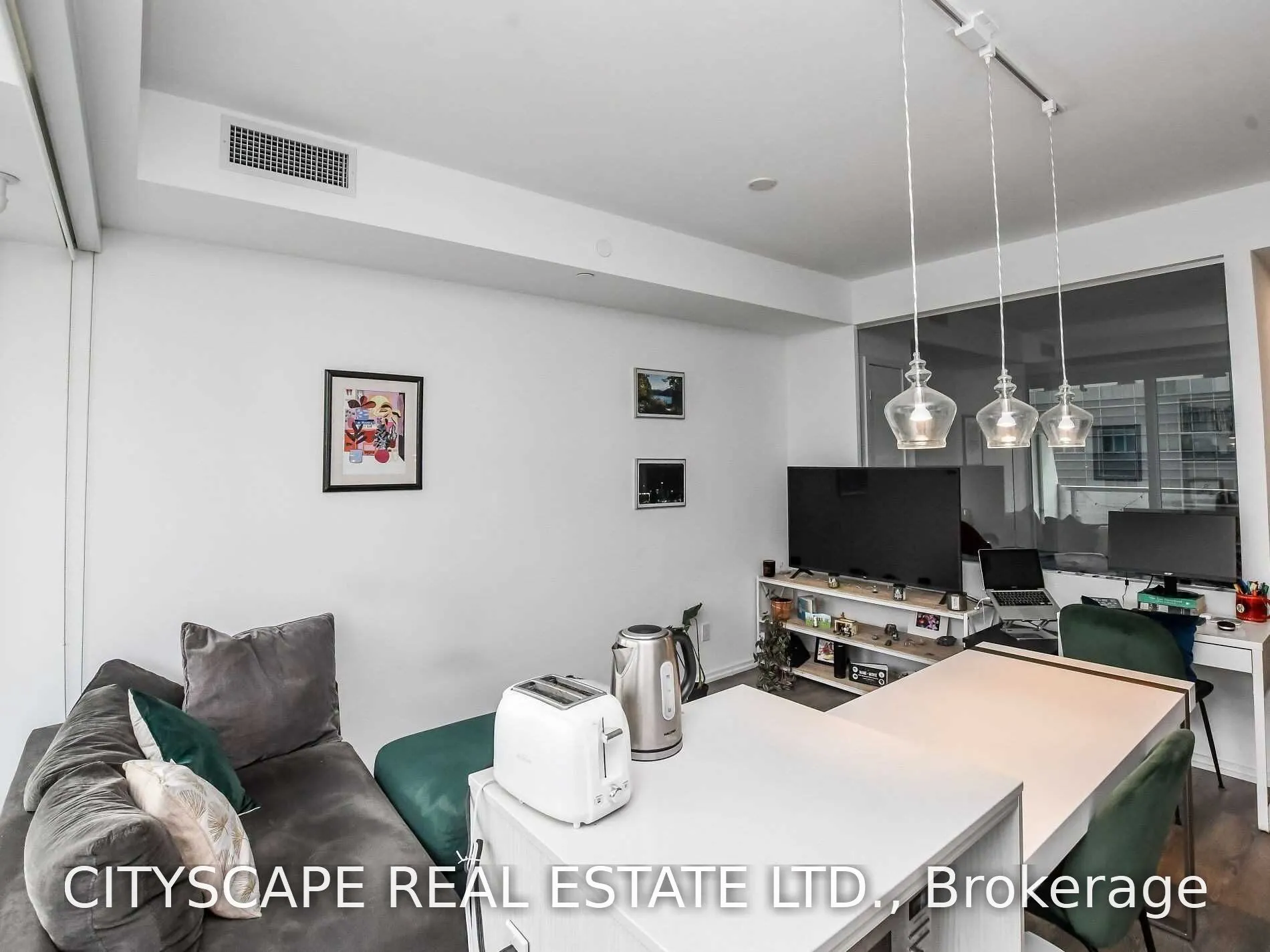197 Yonge Street #1504
