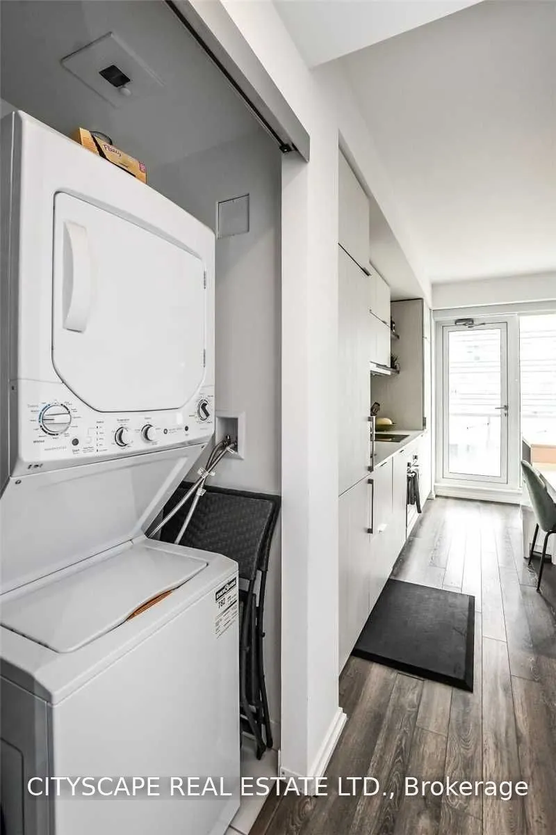 197 Yonge Street #1504