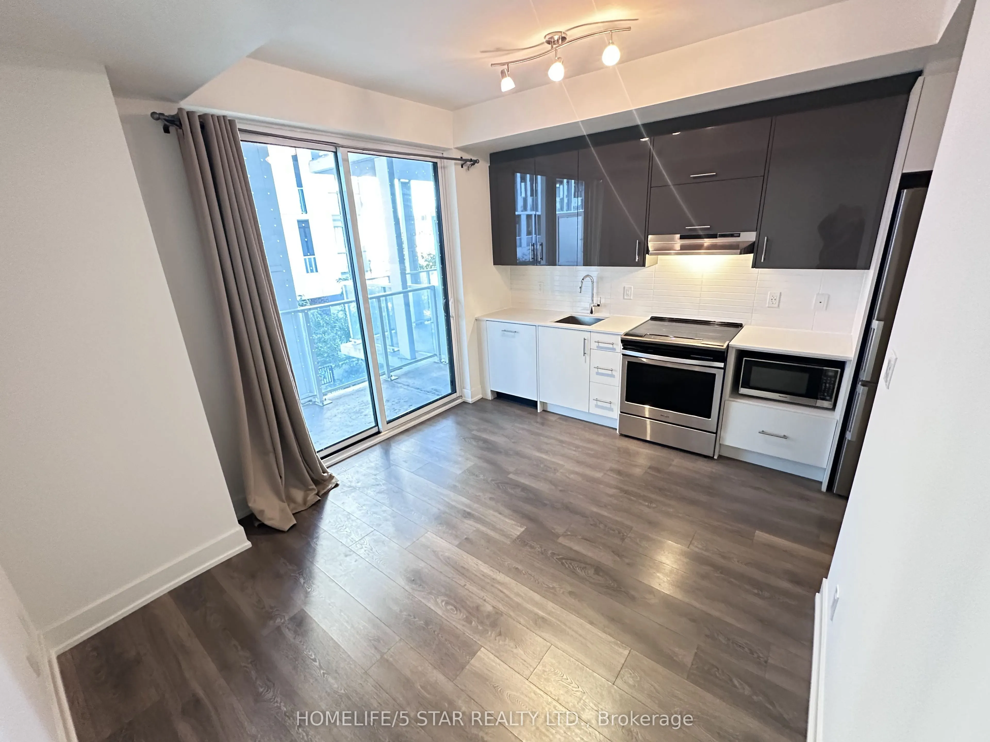 180 Fairview Mall Drive #212