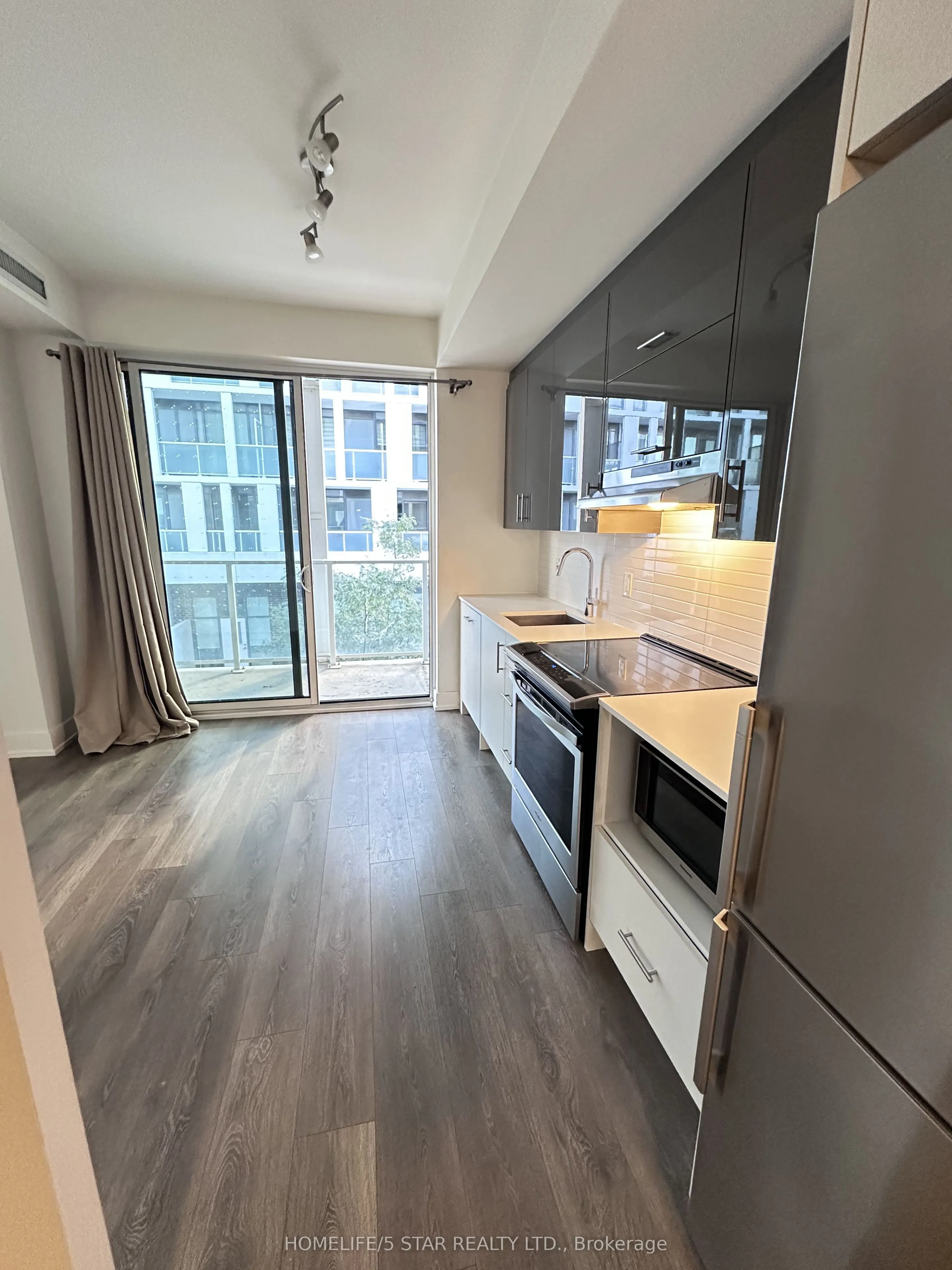180 Fairview Mall Drive #212