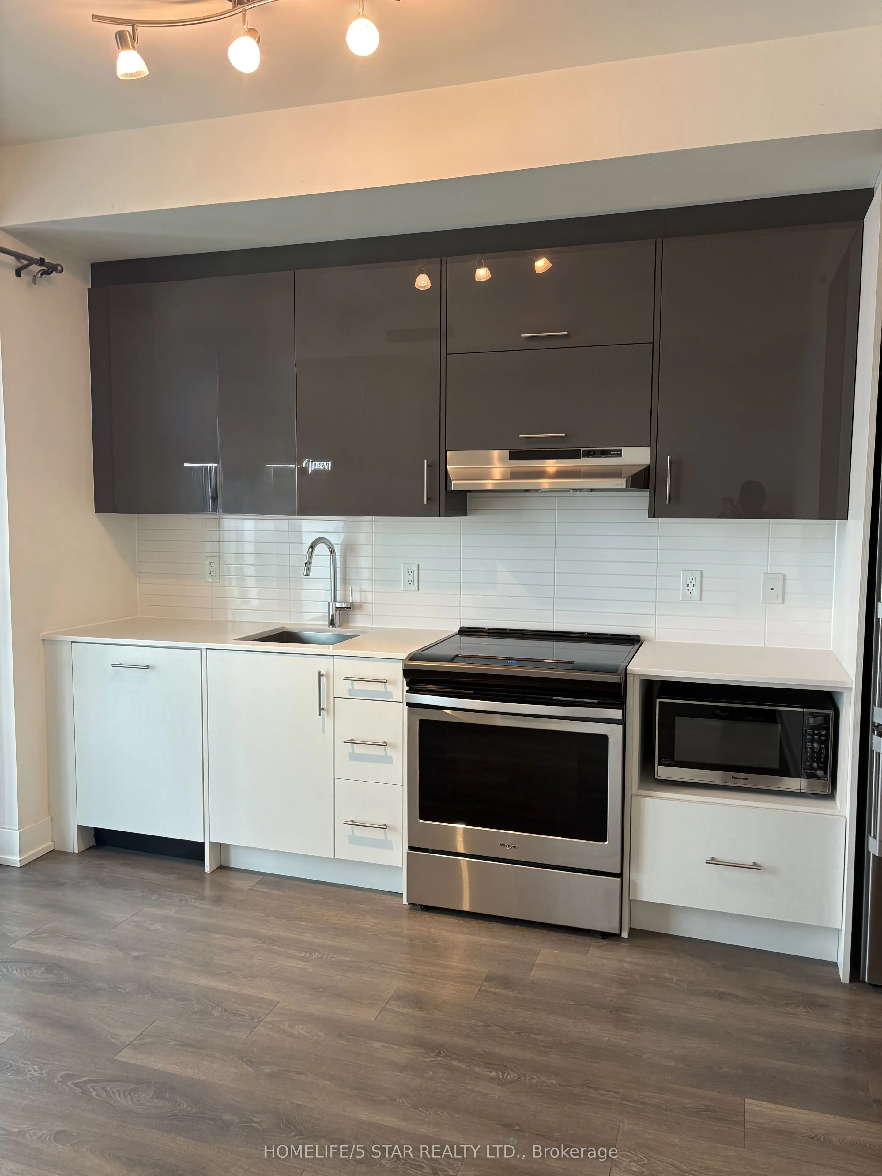 180 Fairview Mall Drive #212