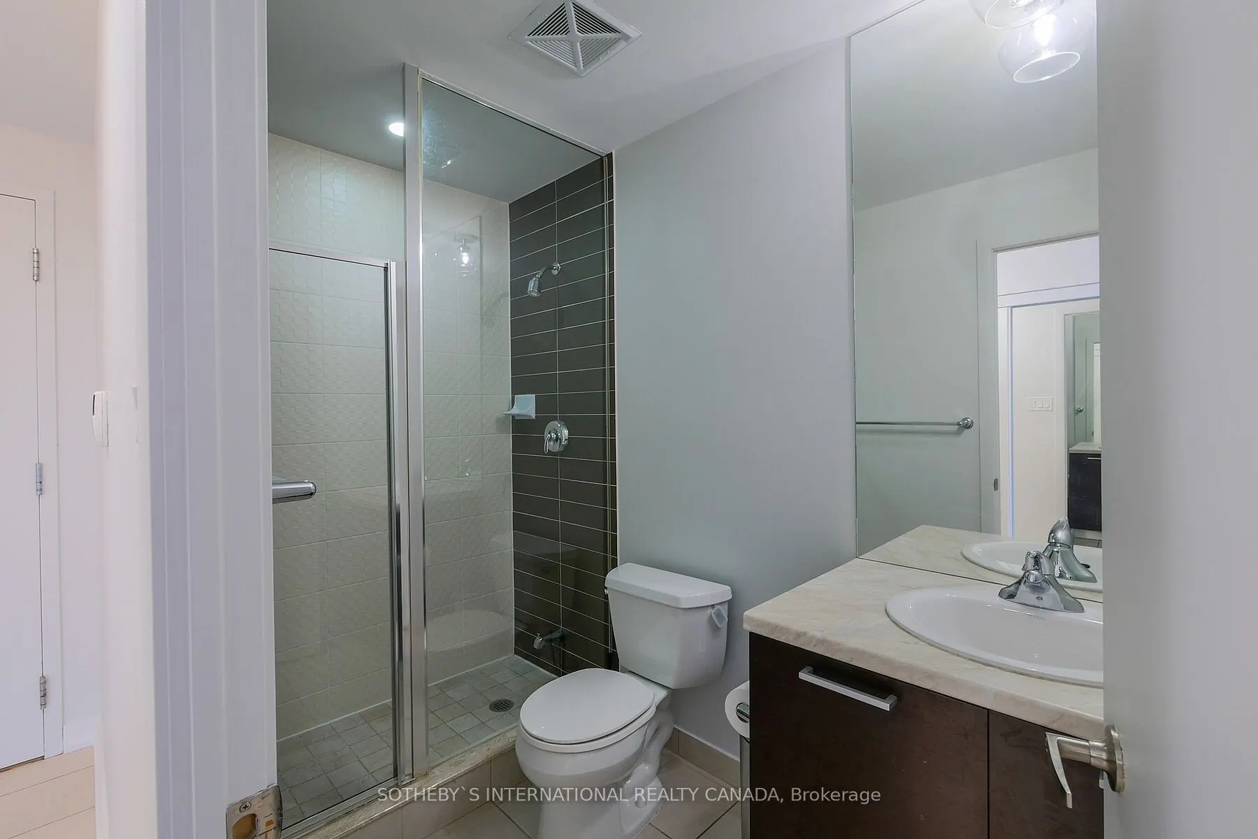 37 Grosvenor Street #2107