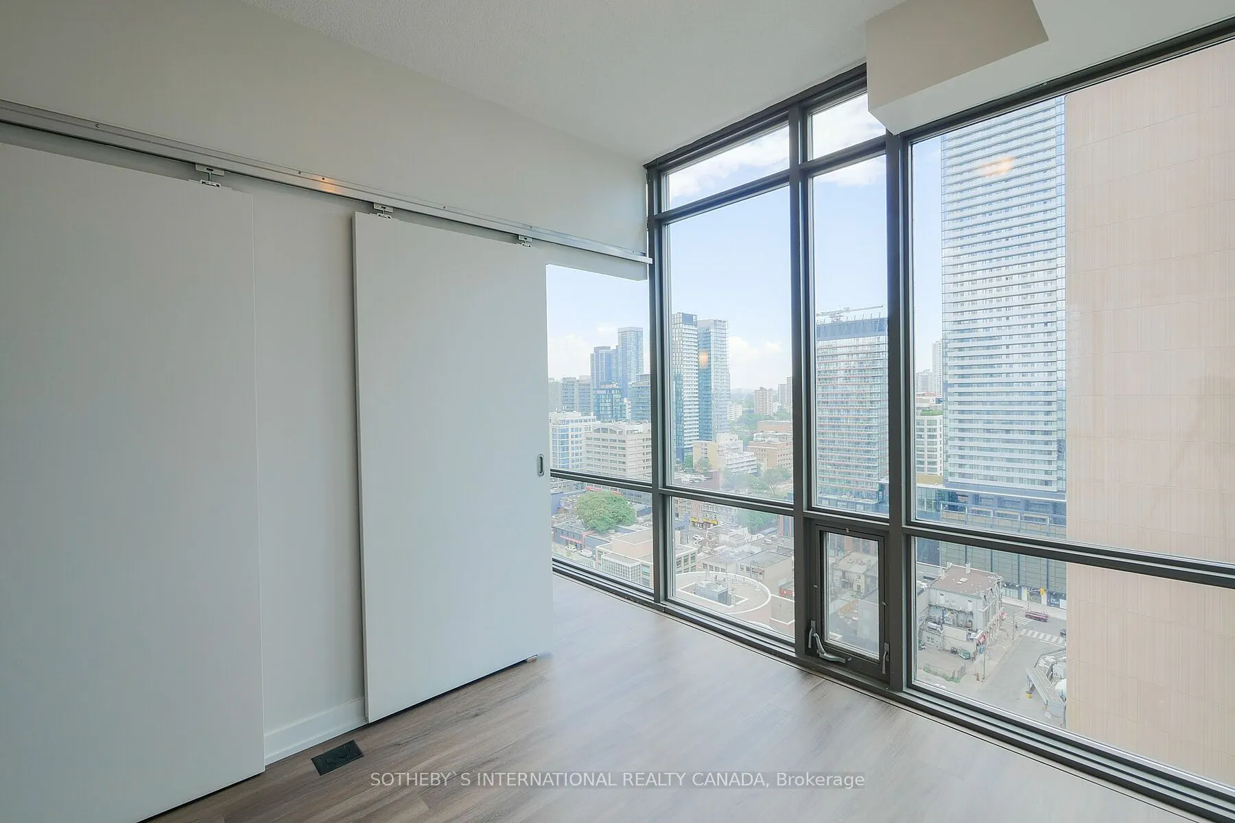 37 Grosvenor Street #2107