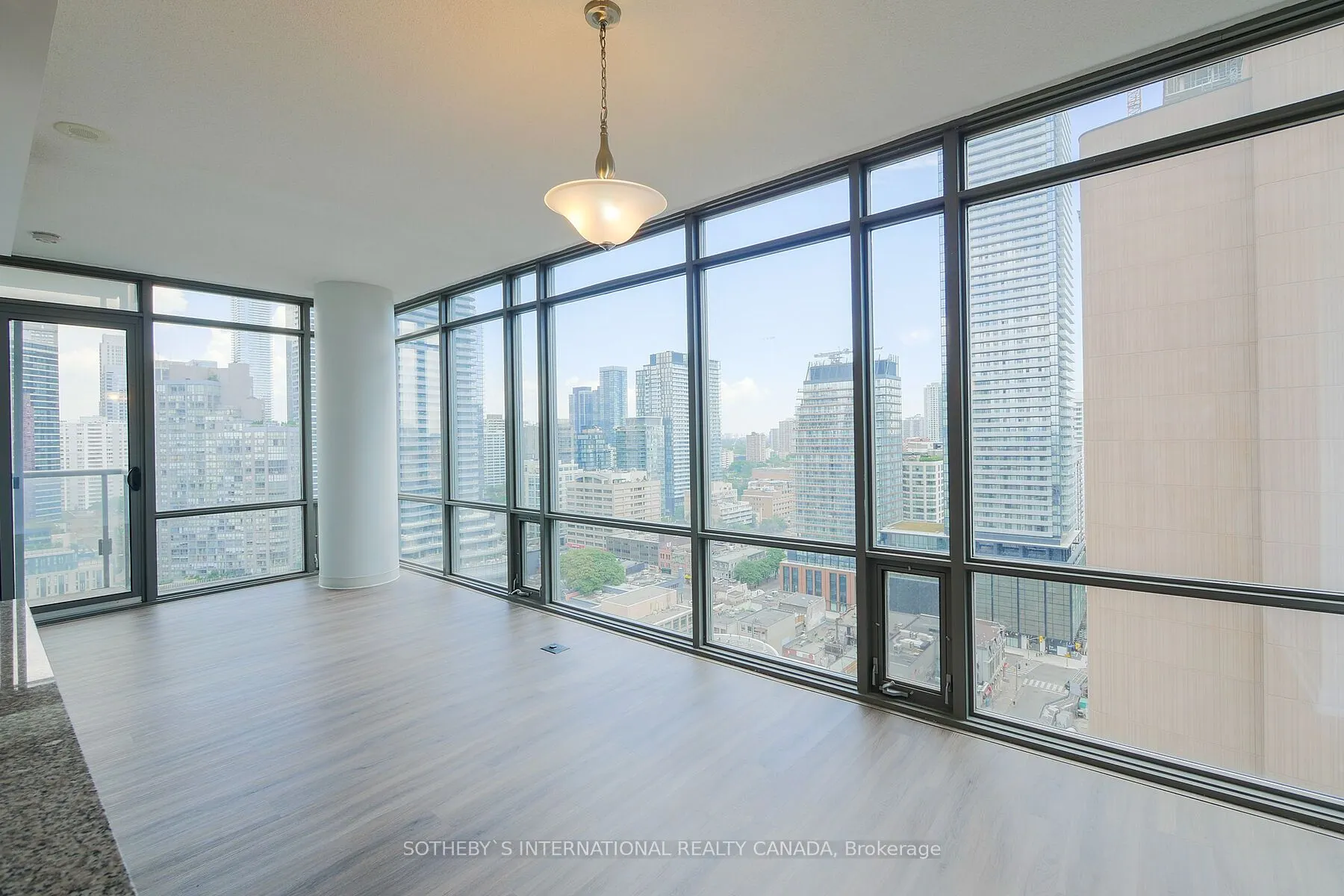 37 Grosvenor Street #2107