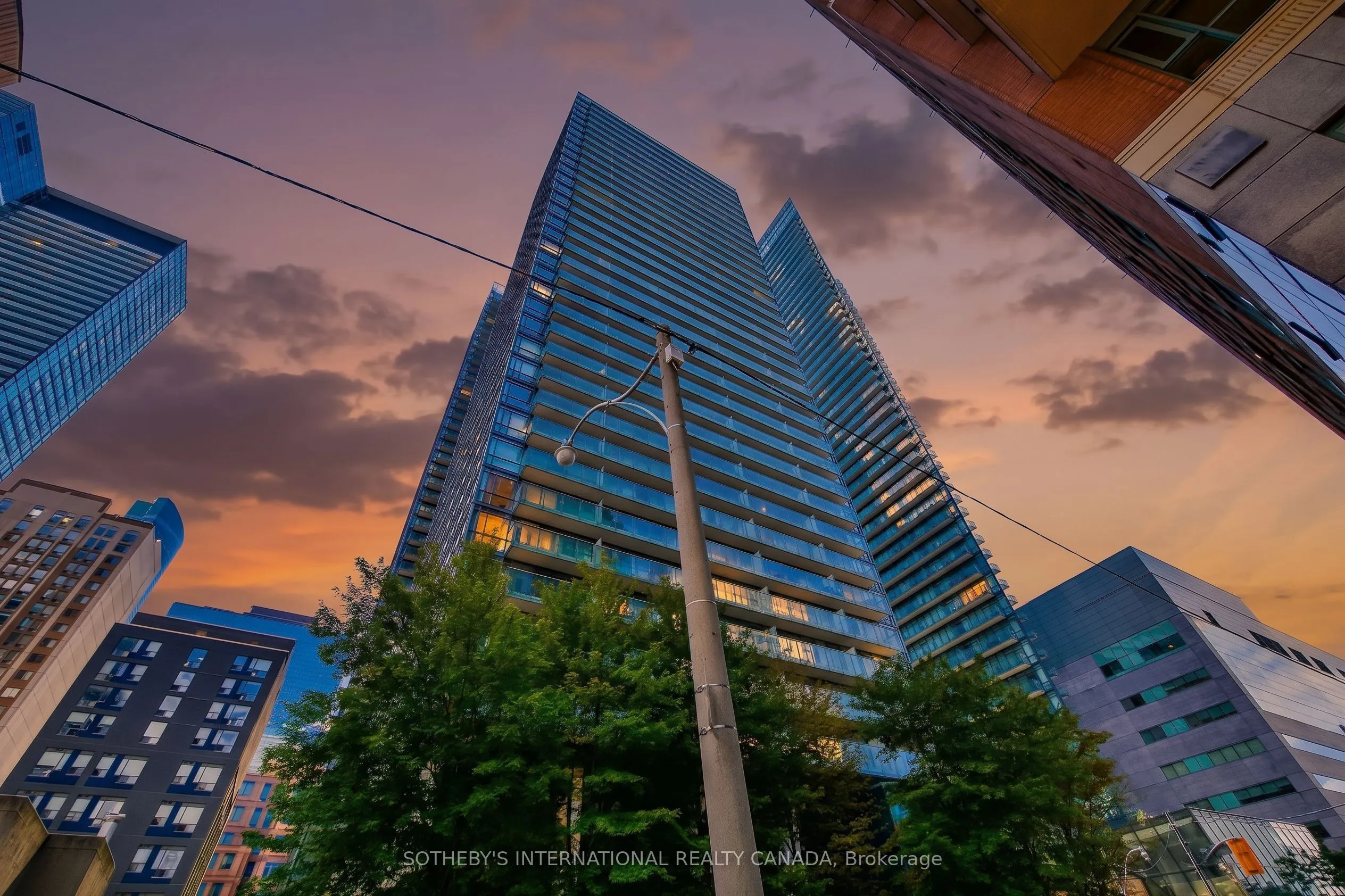 37 Grosvenor Street #2107