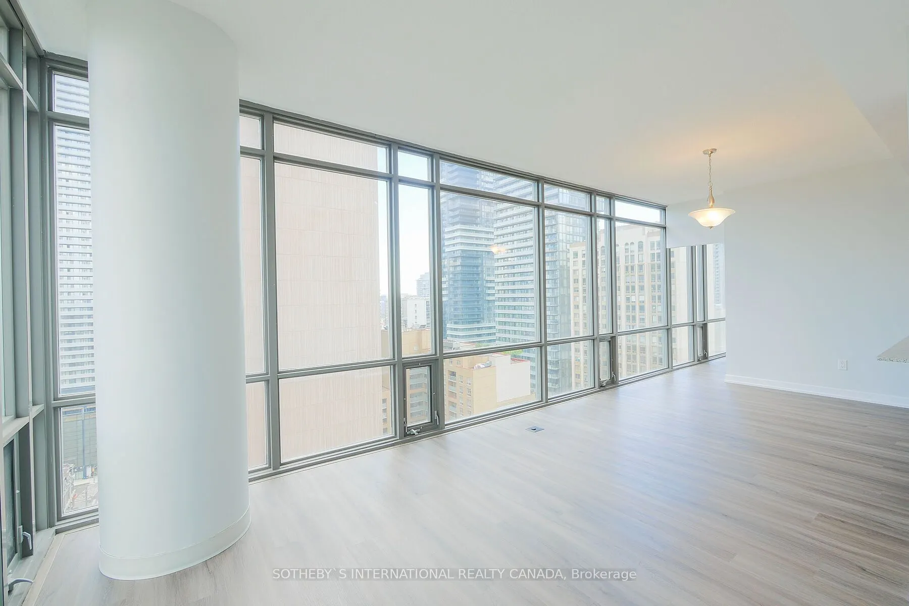 37 Grosvenor Street #2107