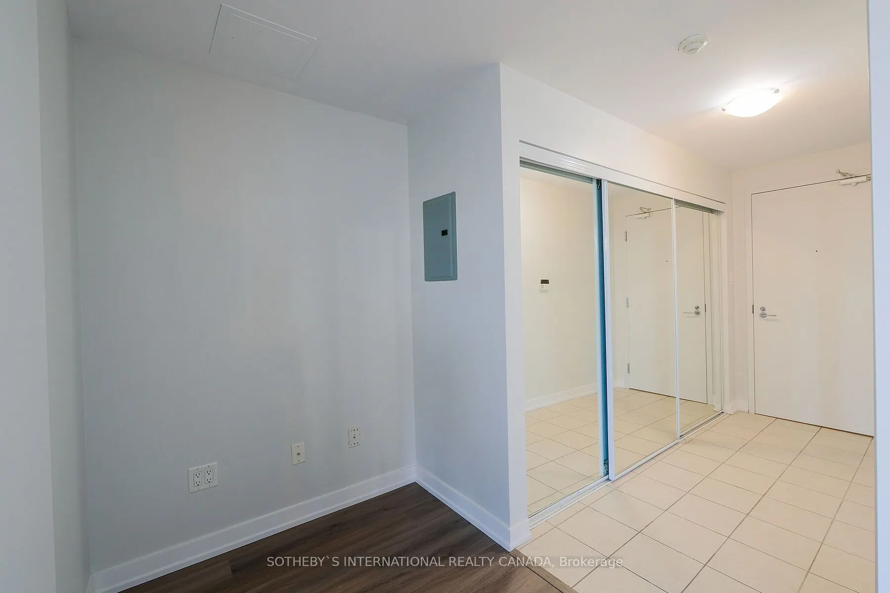 37 Grosvenor Street #2107