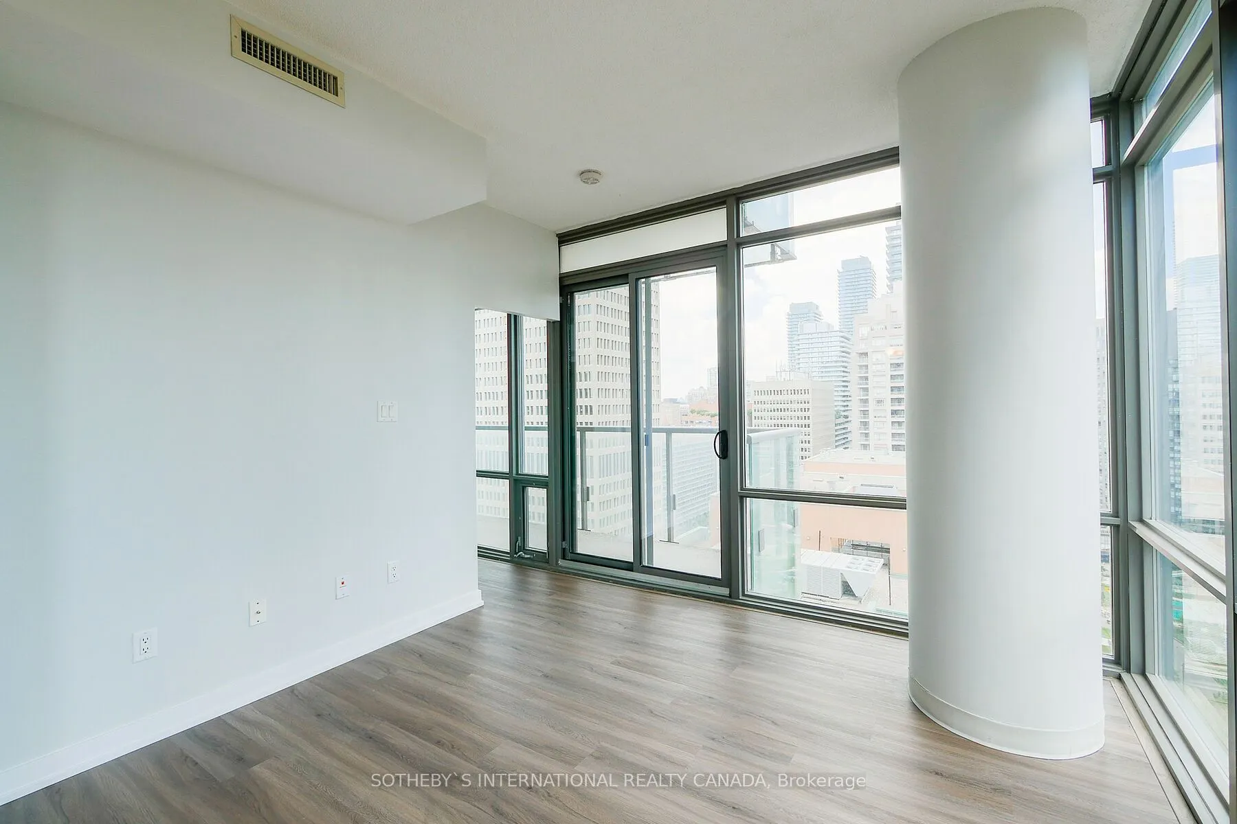 37 Grosvenor Street #2107