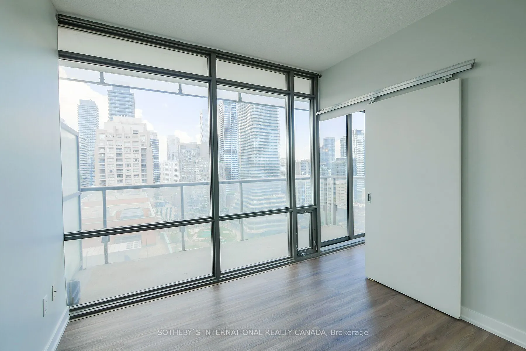 37 Grosvenor Street #2107