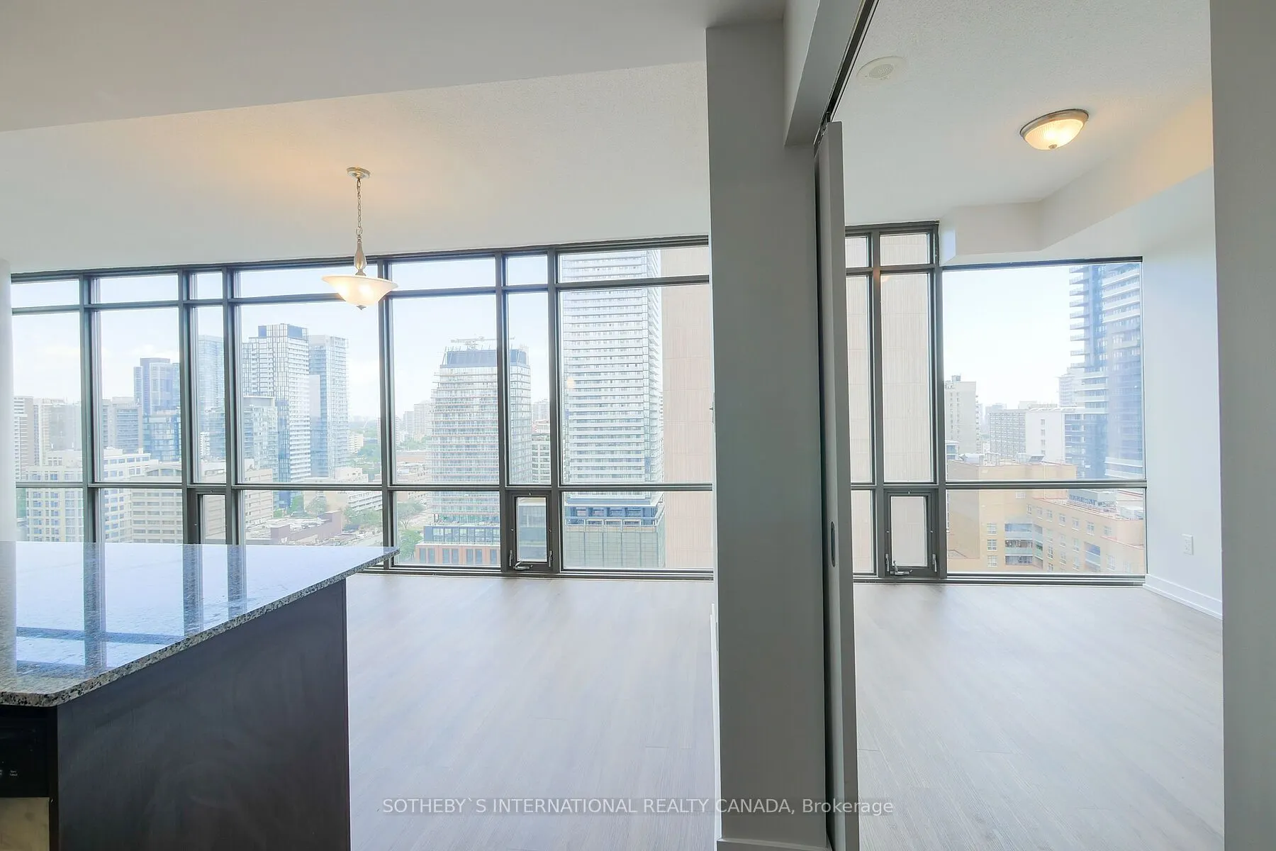 37 Grosvenor Street #2107