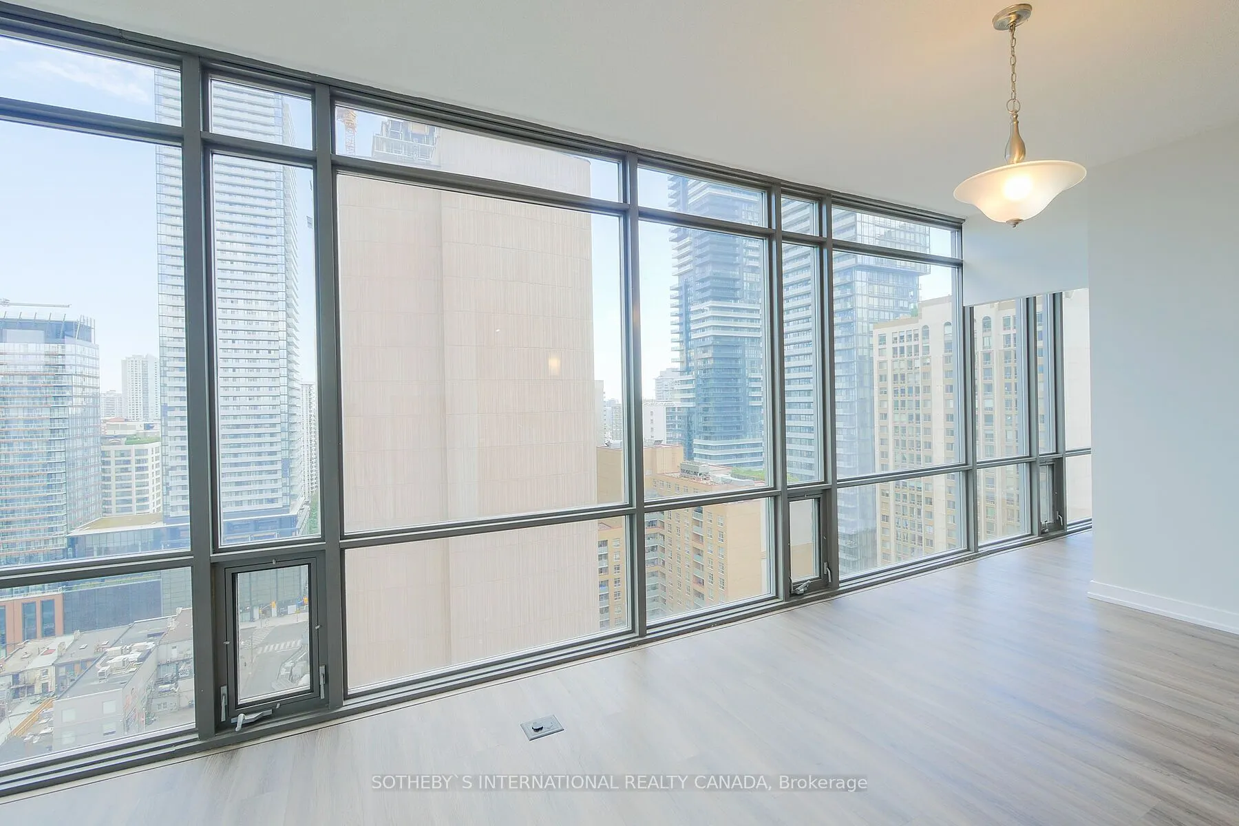 37 Grosvenor Street #2107