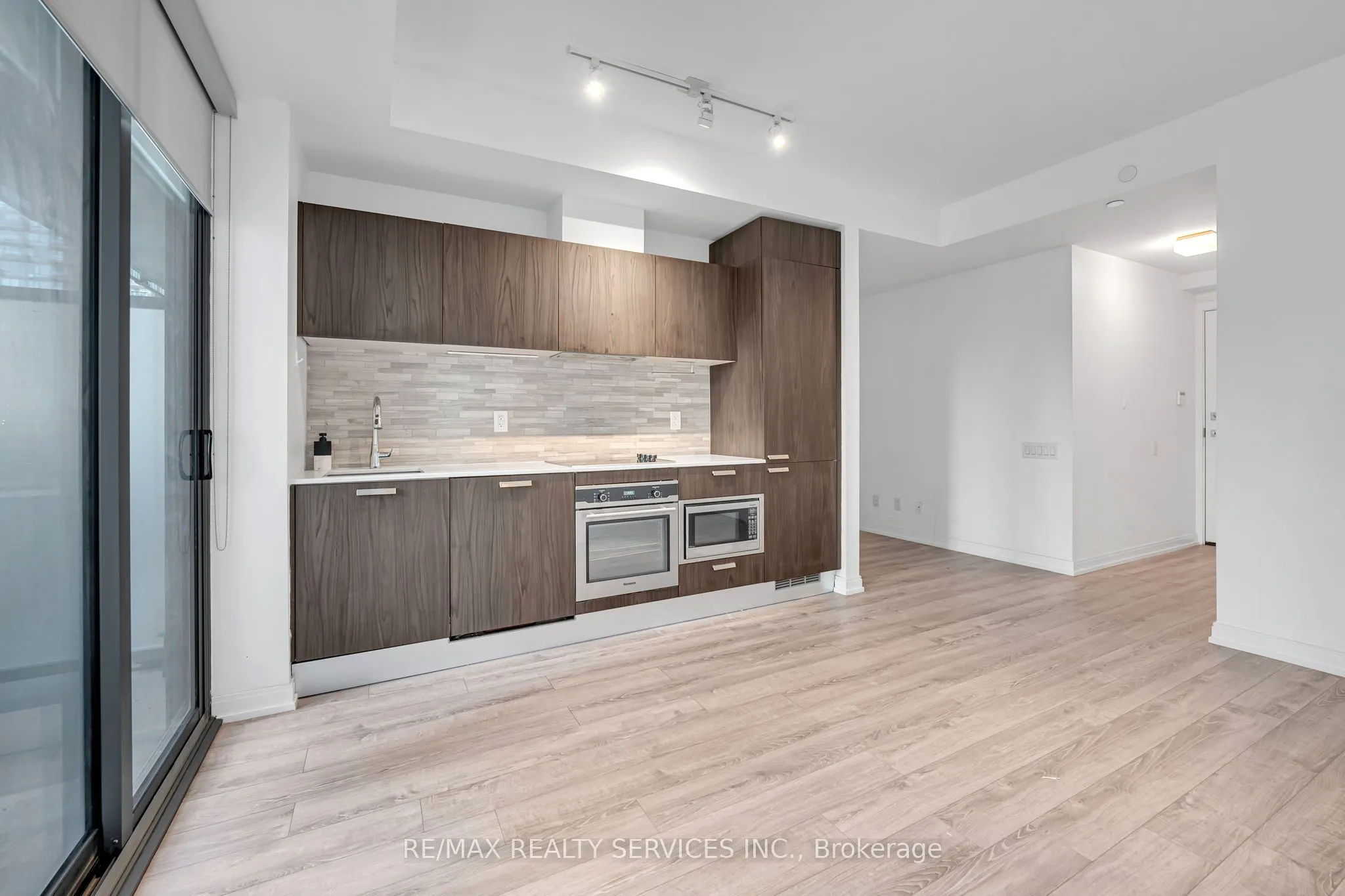 50 Charles Street E #711