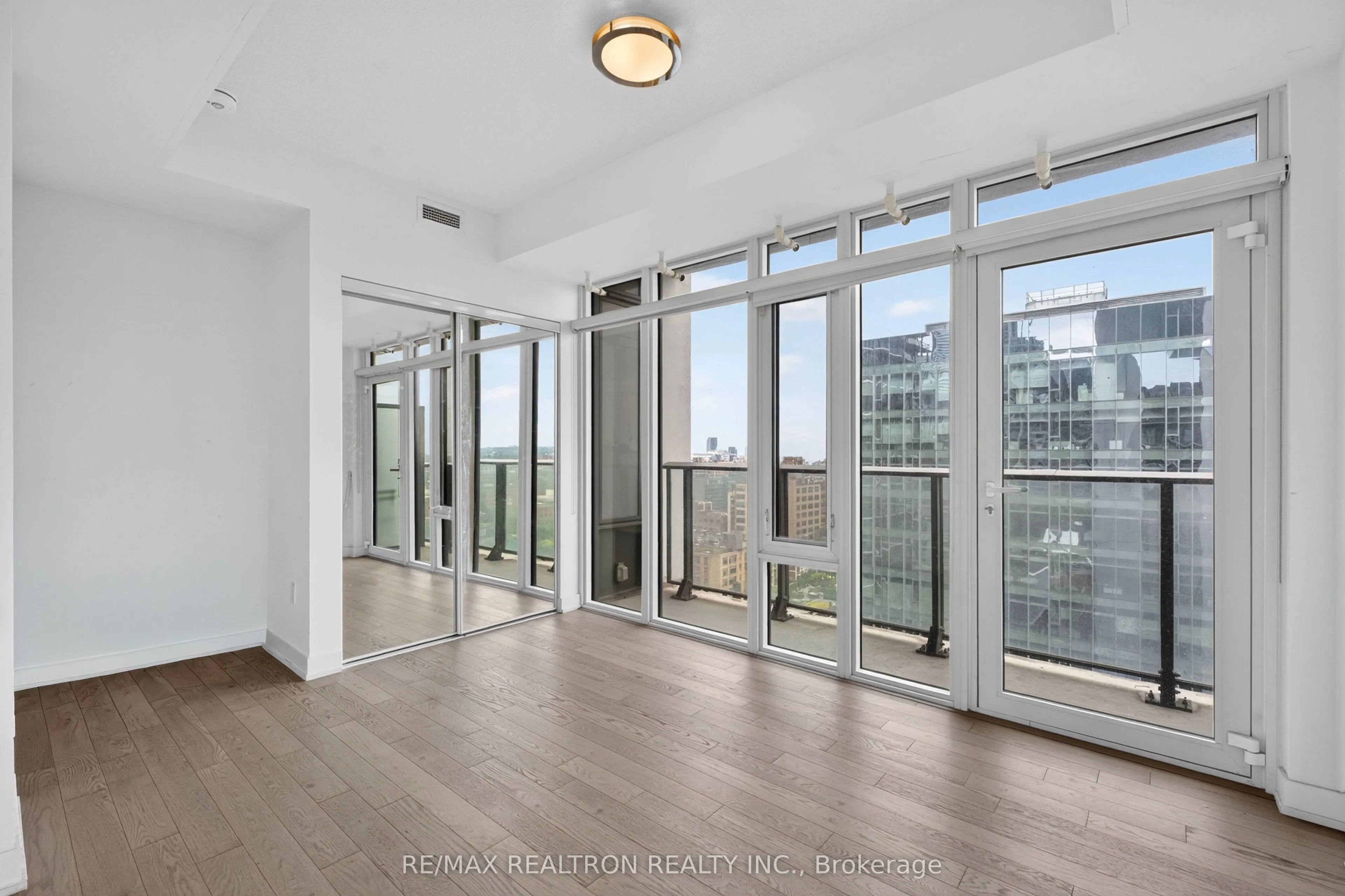 330 Richmond Street W #2203