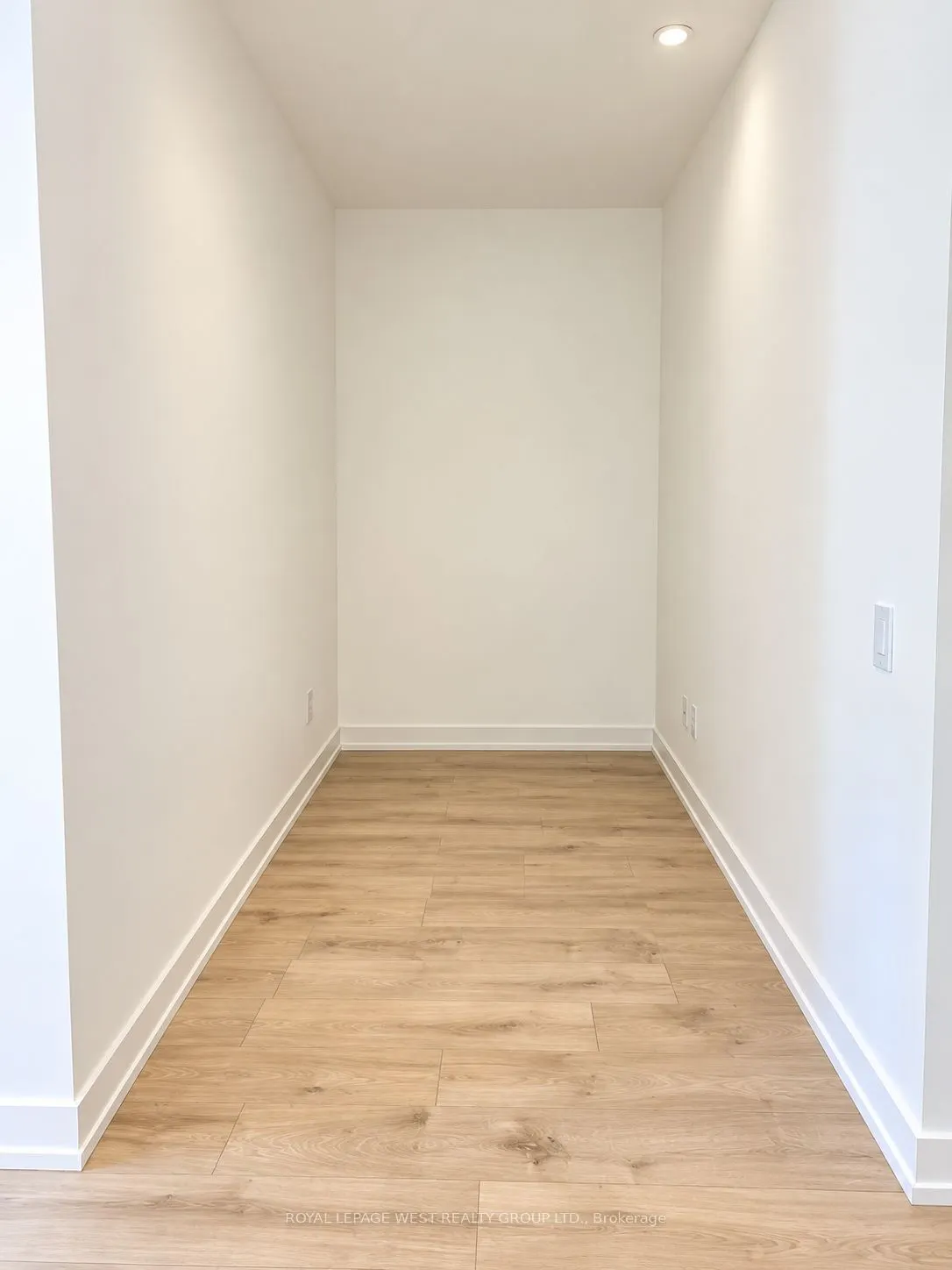 161 ROEHAMPTON Avenue #217