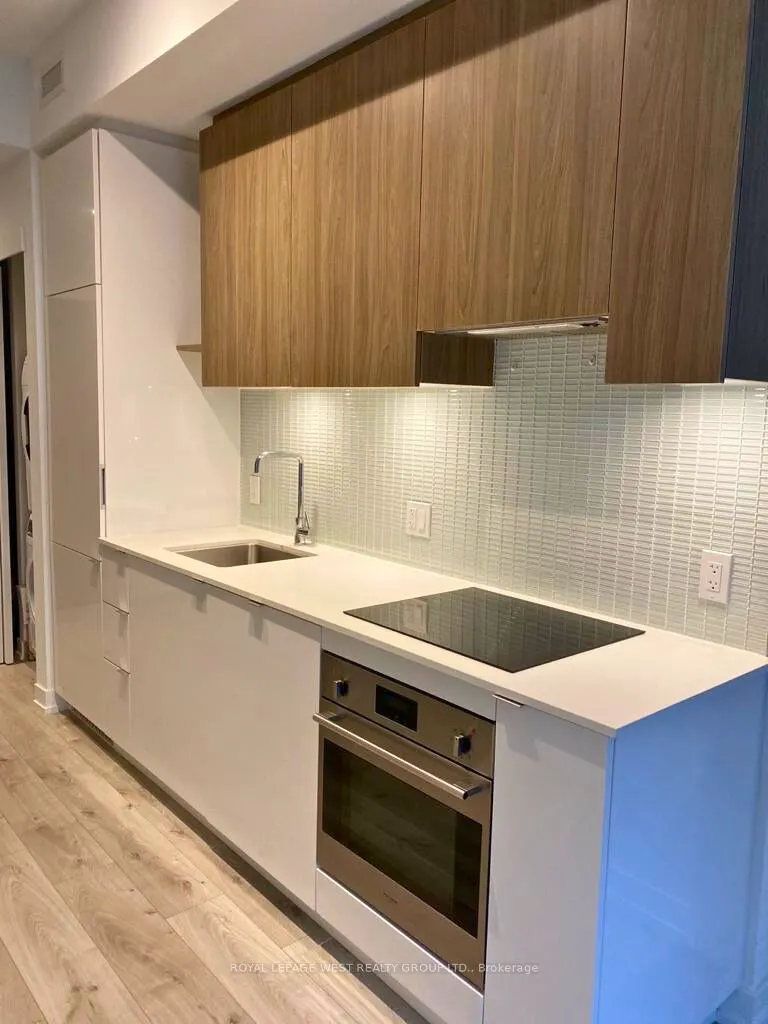 161 ROEHAMPTON Avenue #217
