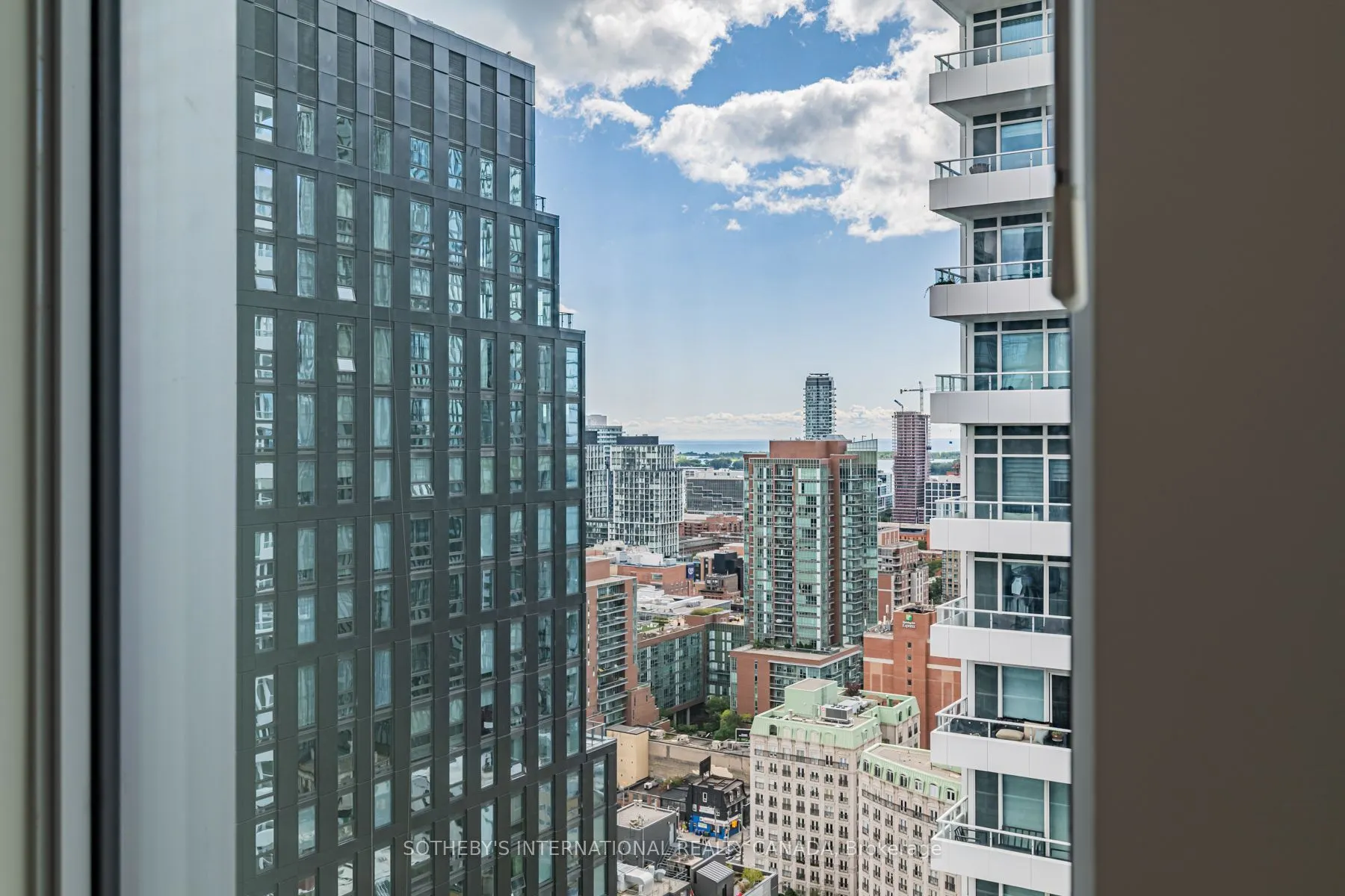 30 Mutual Street #E2909