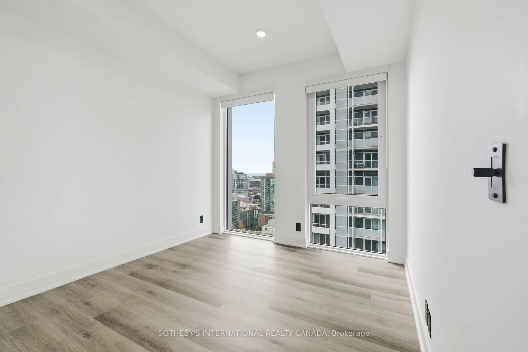 30 Mutual Street #E2909