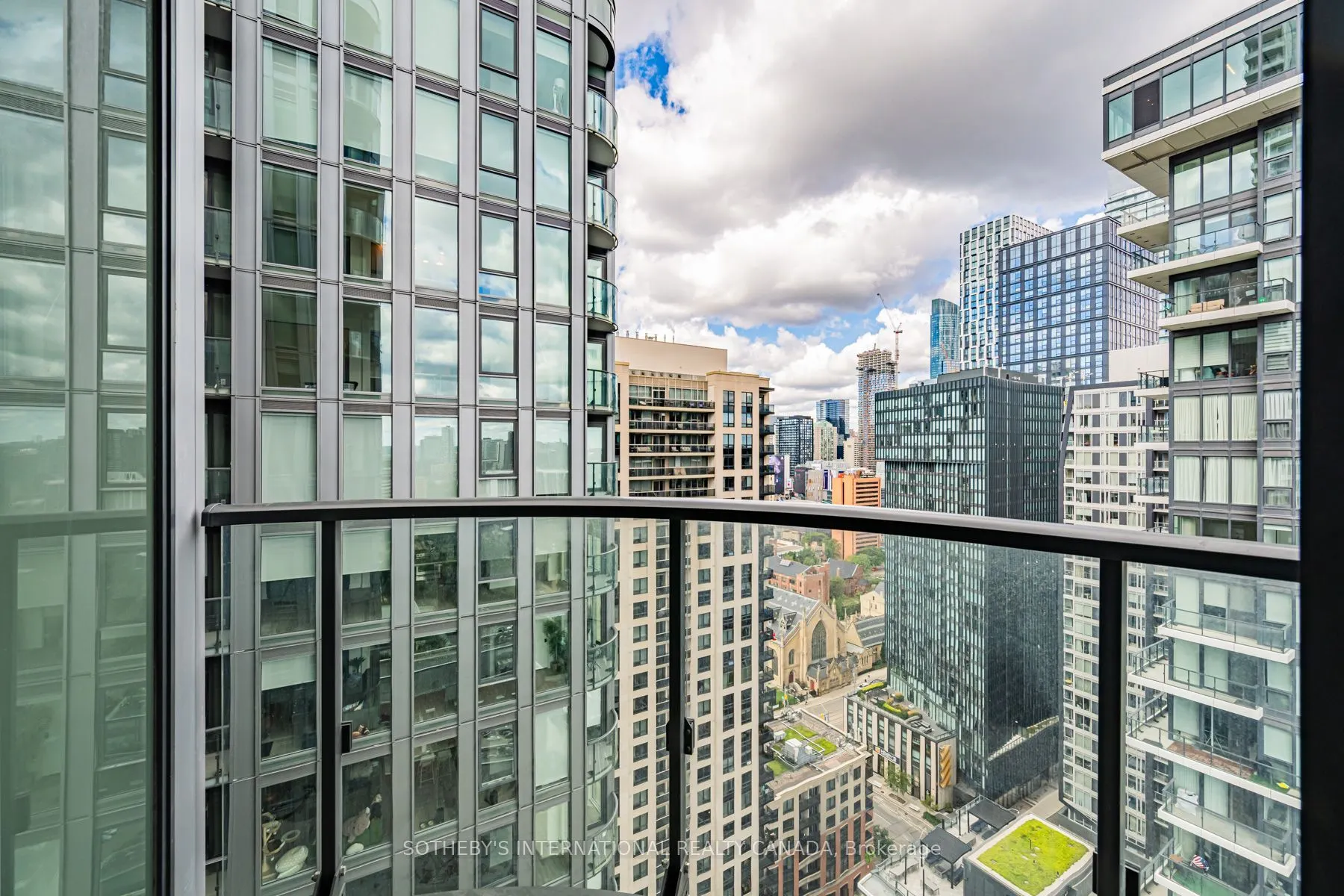 30 Mutual Street #E2501