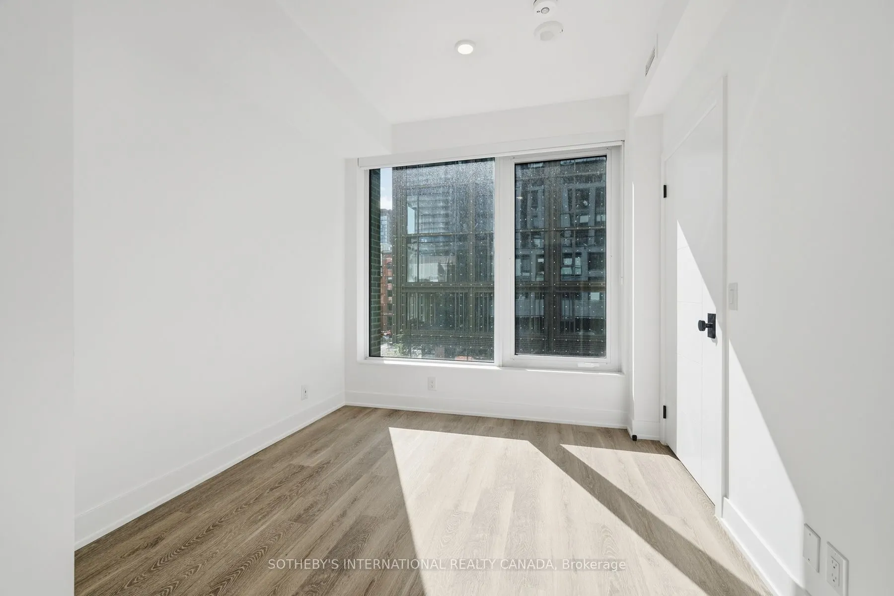 30 Mutual Street #E1003