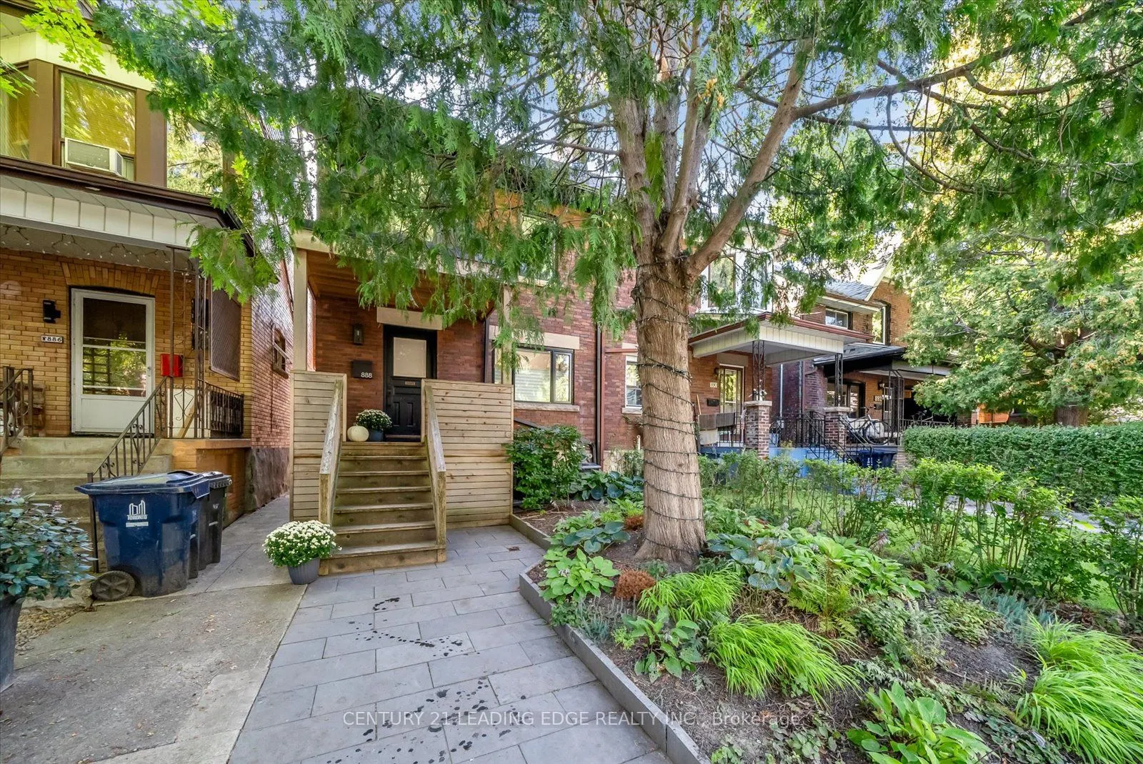 888 Manning Avenue