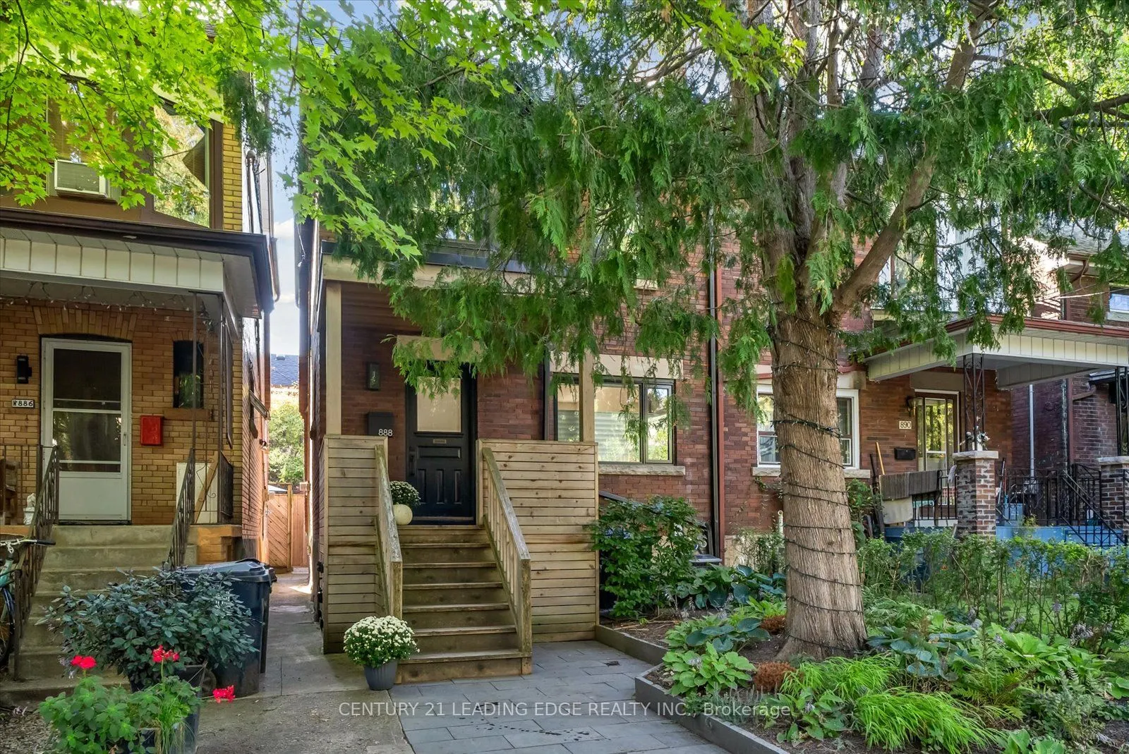 888 Manning Avenue