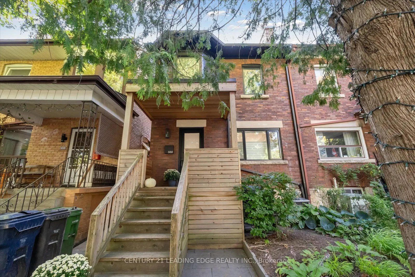 888 Manning Avenue