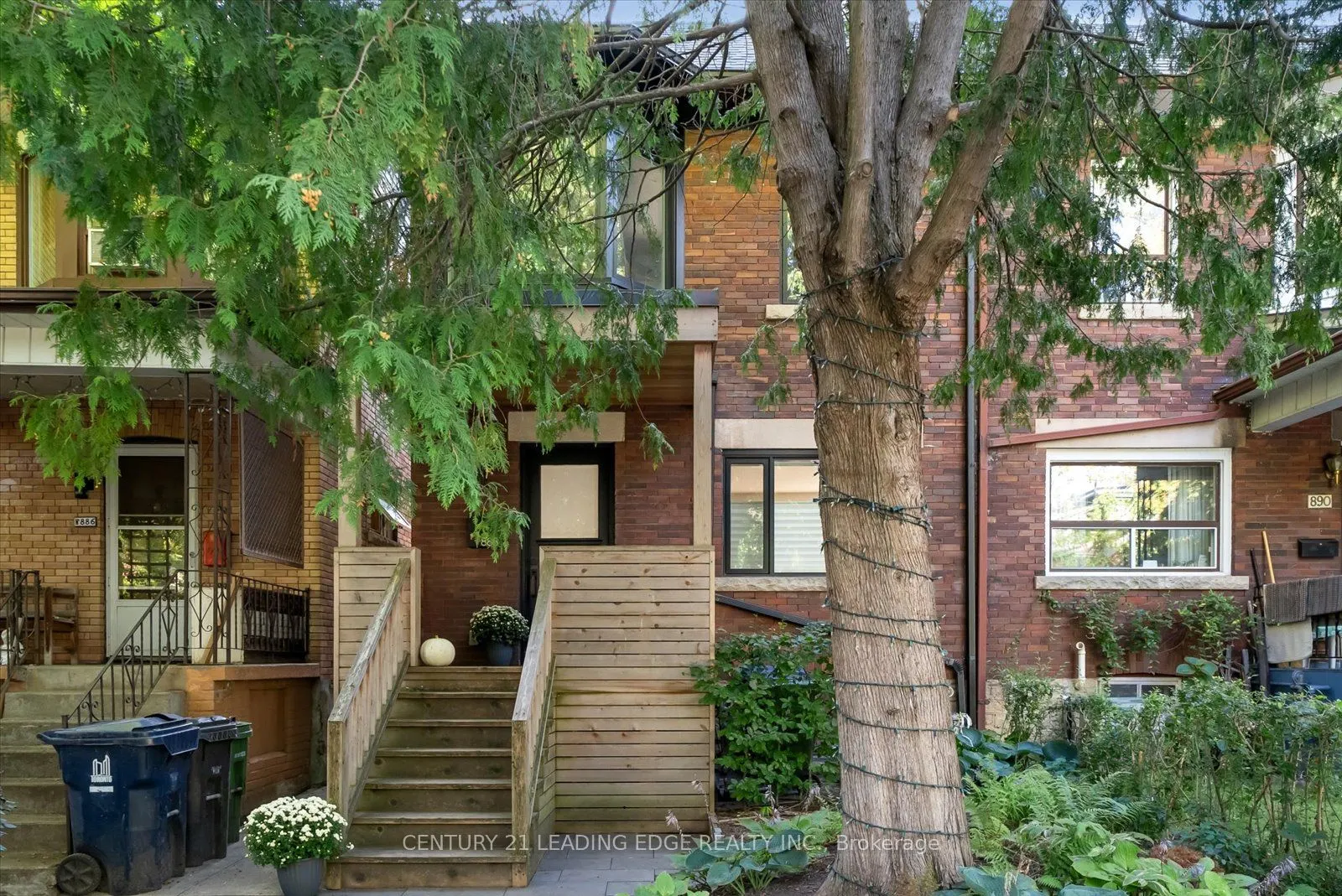 888 Manning Avenue