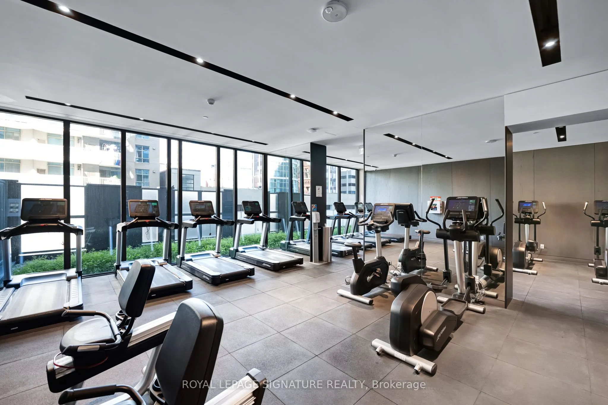 25 Richmond Street E #1212
