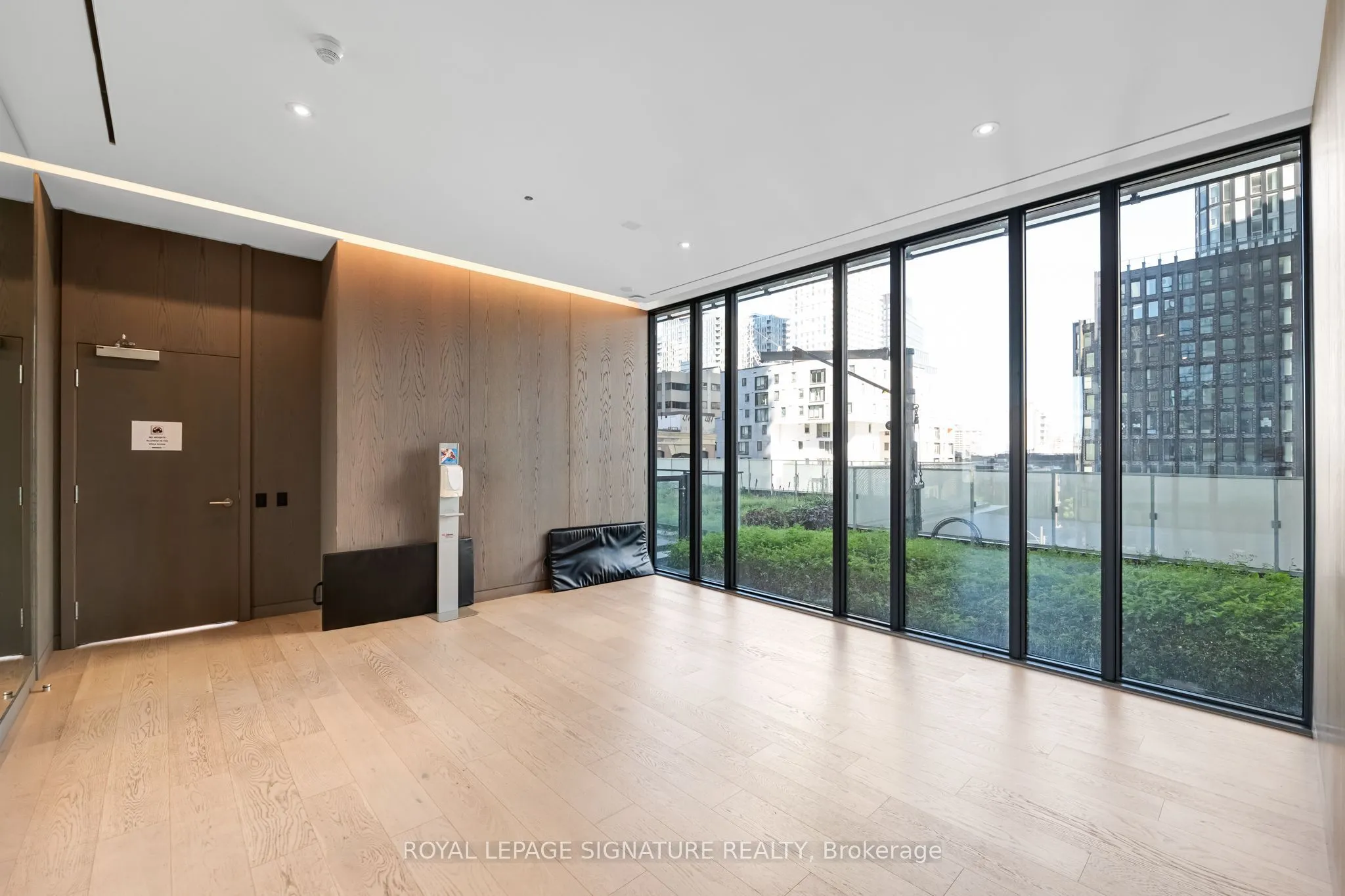 25 Richmond Street E #1212