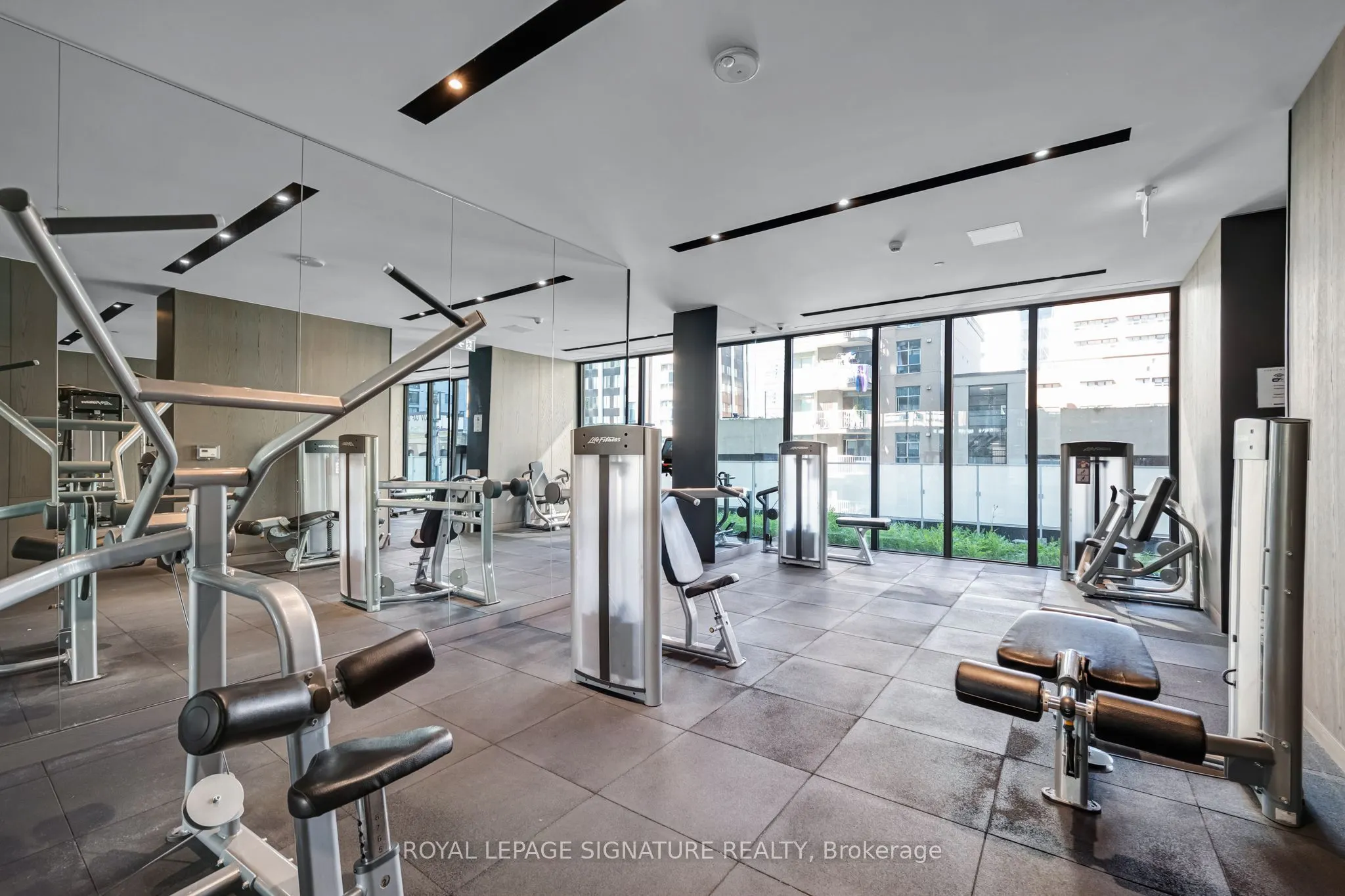 25 Richmond Street E #1212