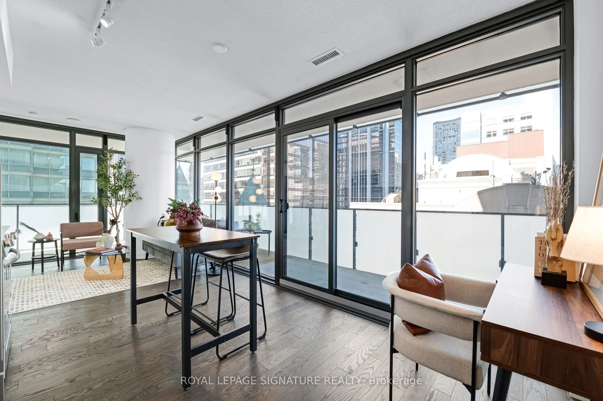 25 Richmond Street E #1212
