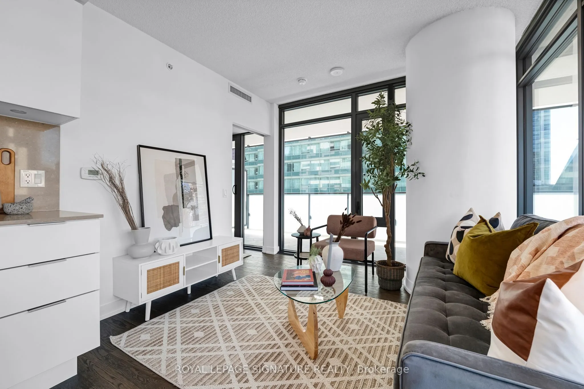 25 Richmond Street E #1212