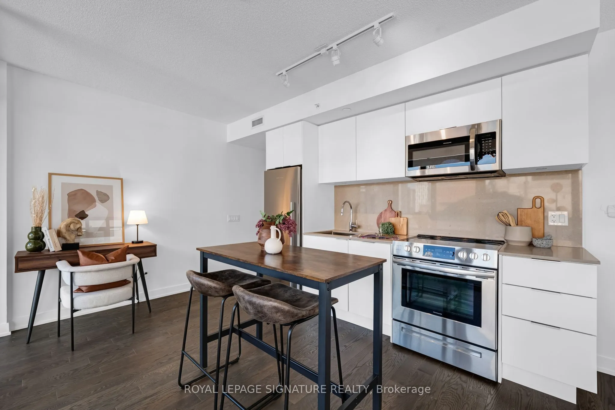 25 Richmond Street E #1212
