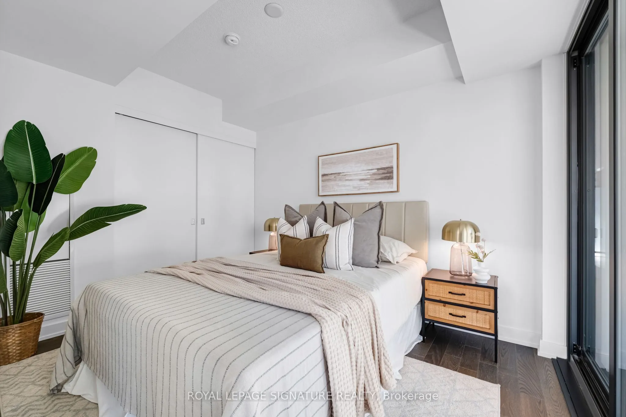 25 Richmond Street E #1212