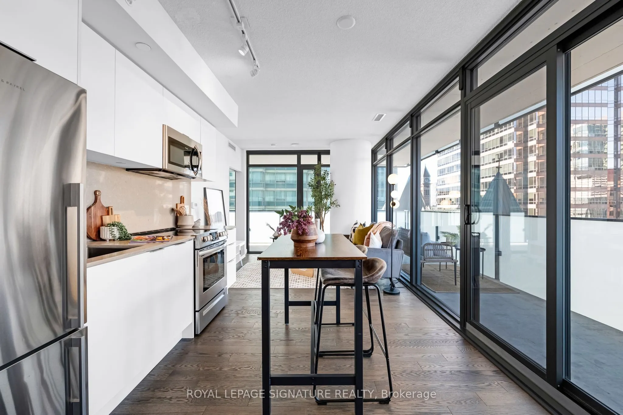 25 Richmond Street E #1212
