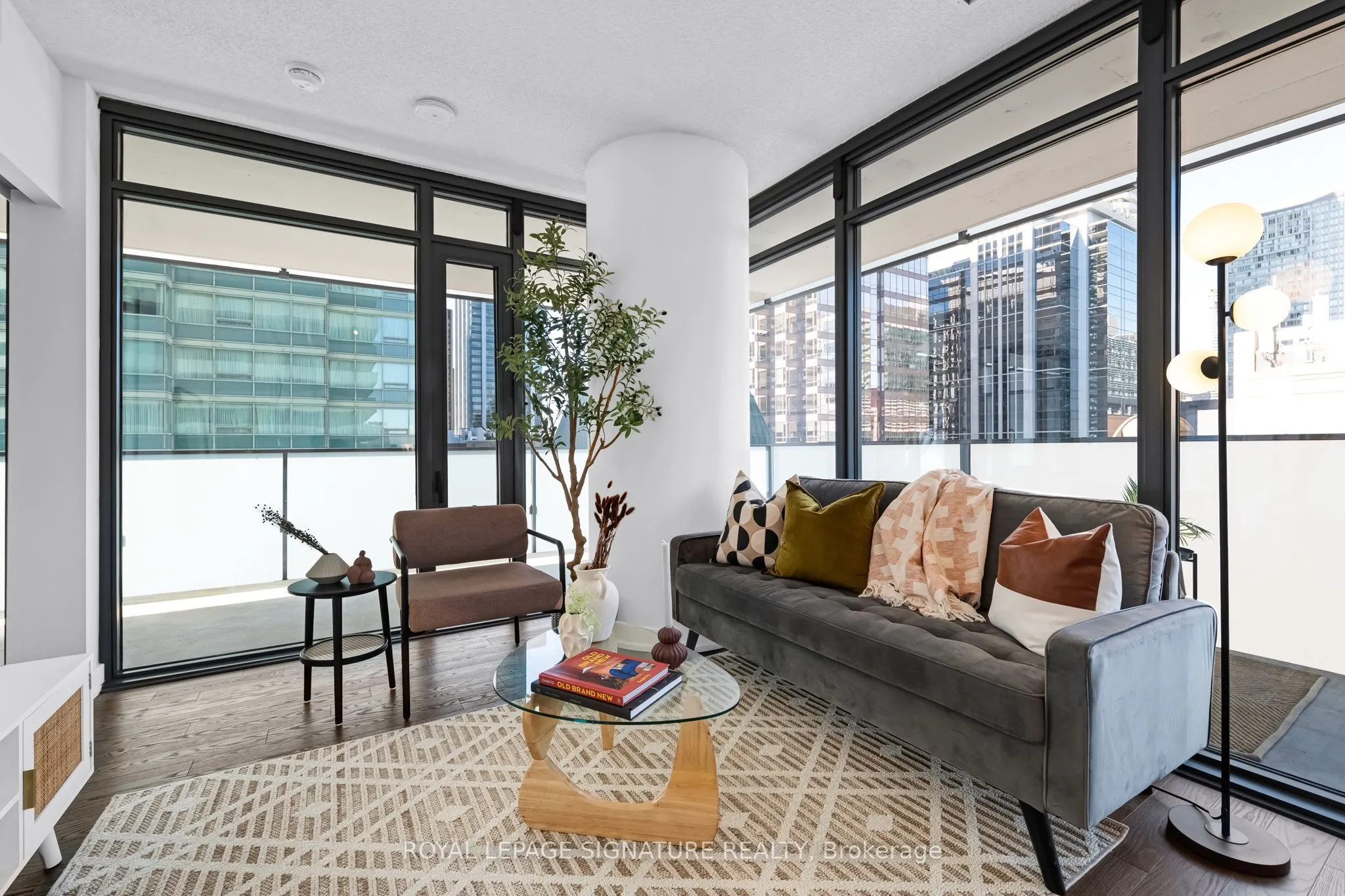 25 Richmond Street E #1212