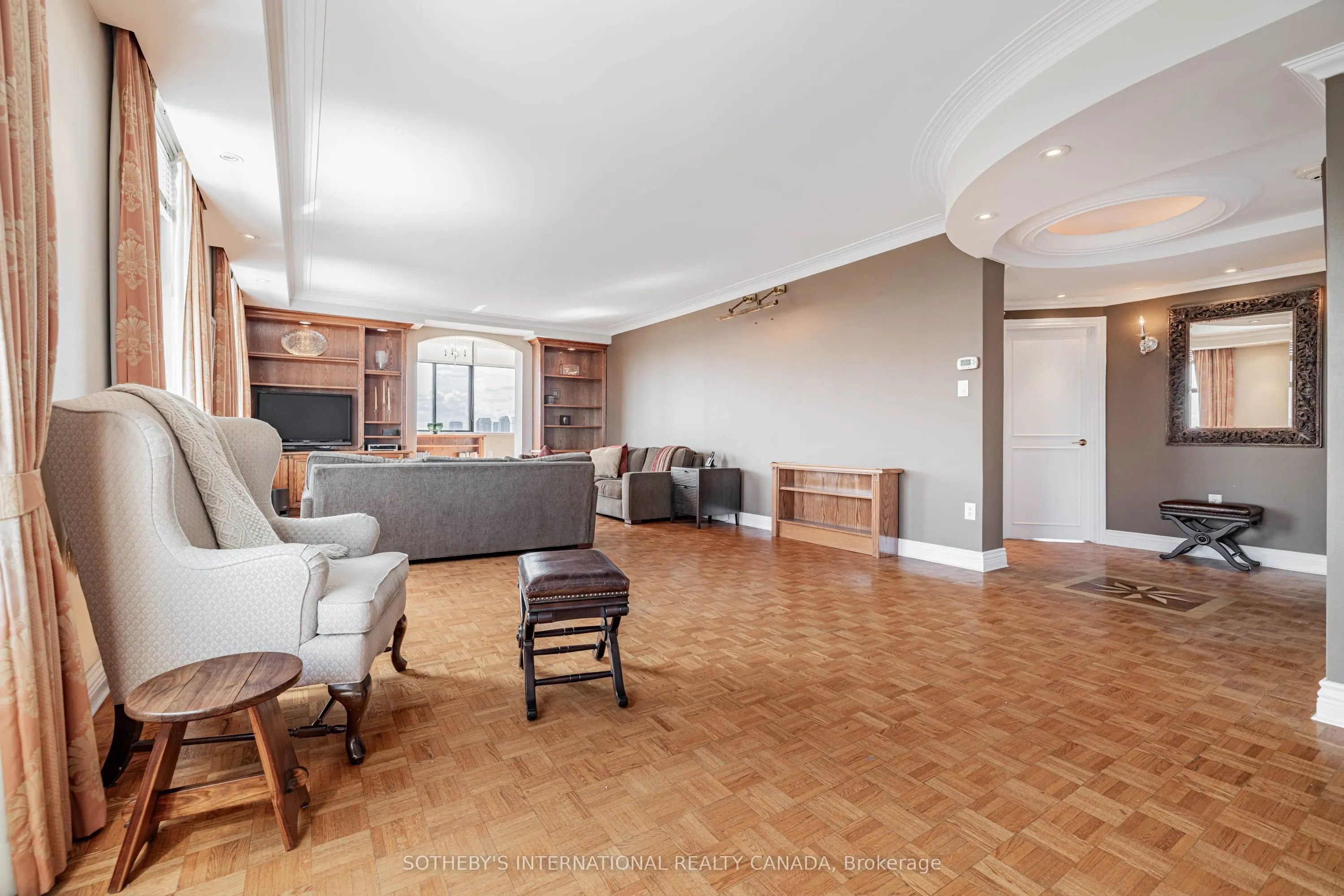 423 Avenue Road #13