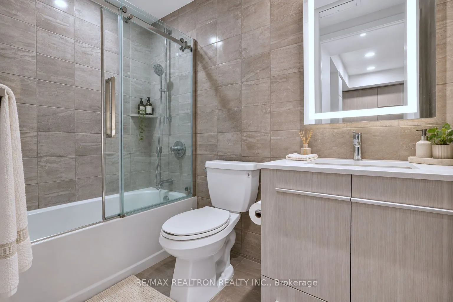 8 Cumberland Street #1205