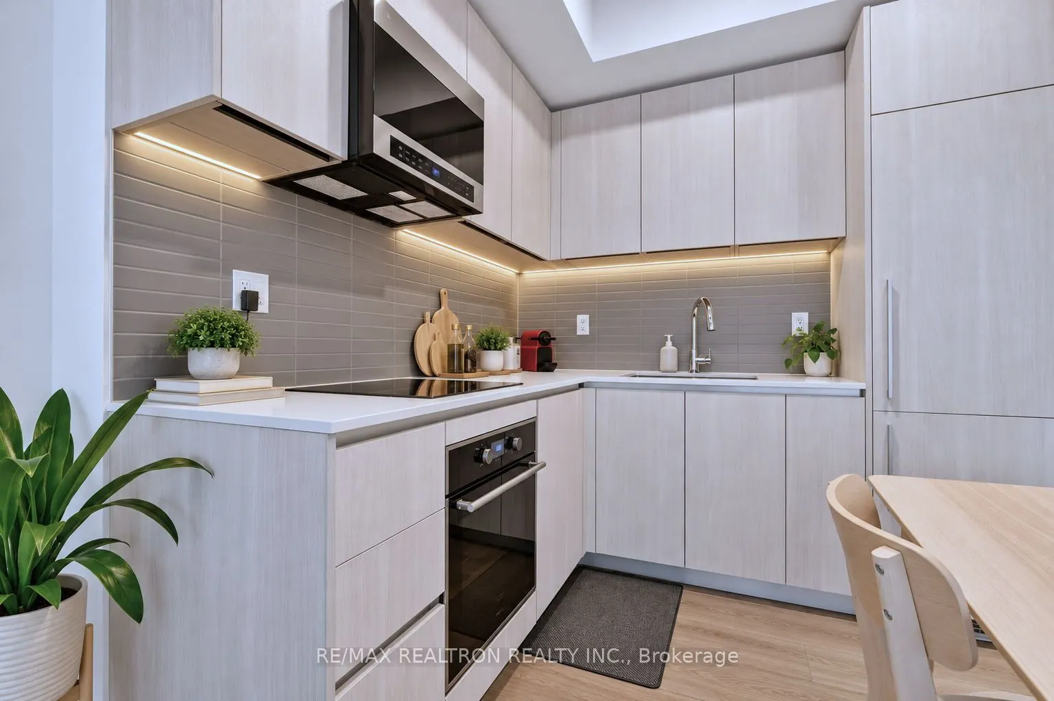 8 Cumberland Street #1205