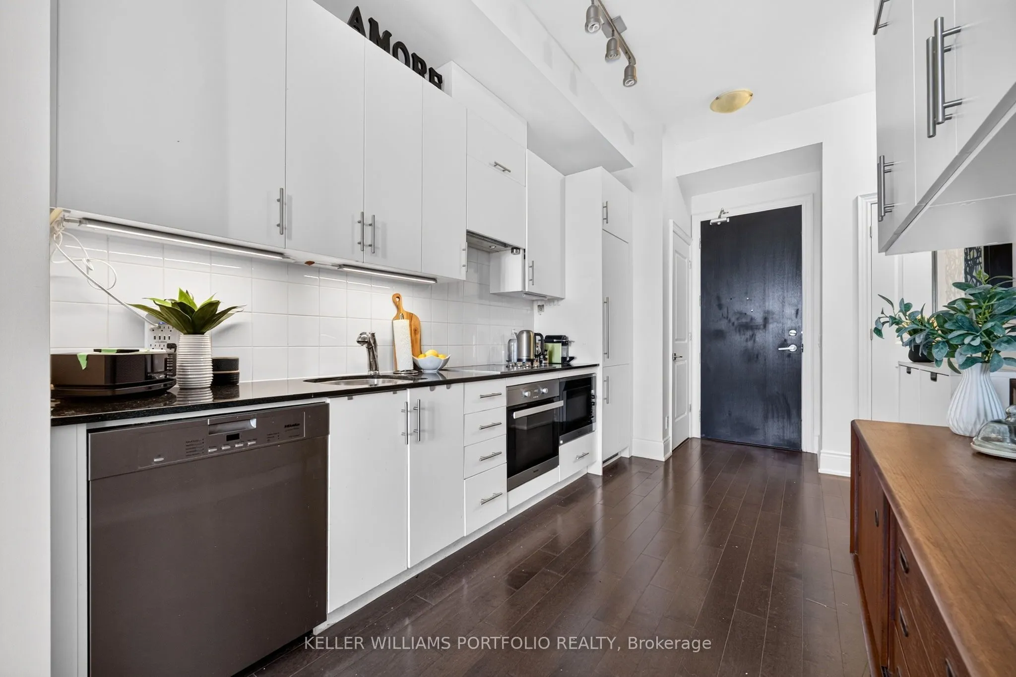 23 Glebe Road W #802