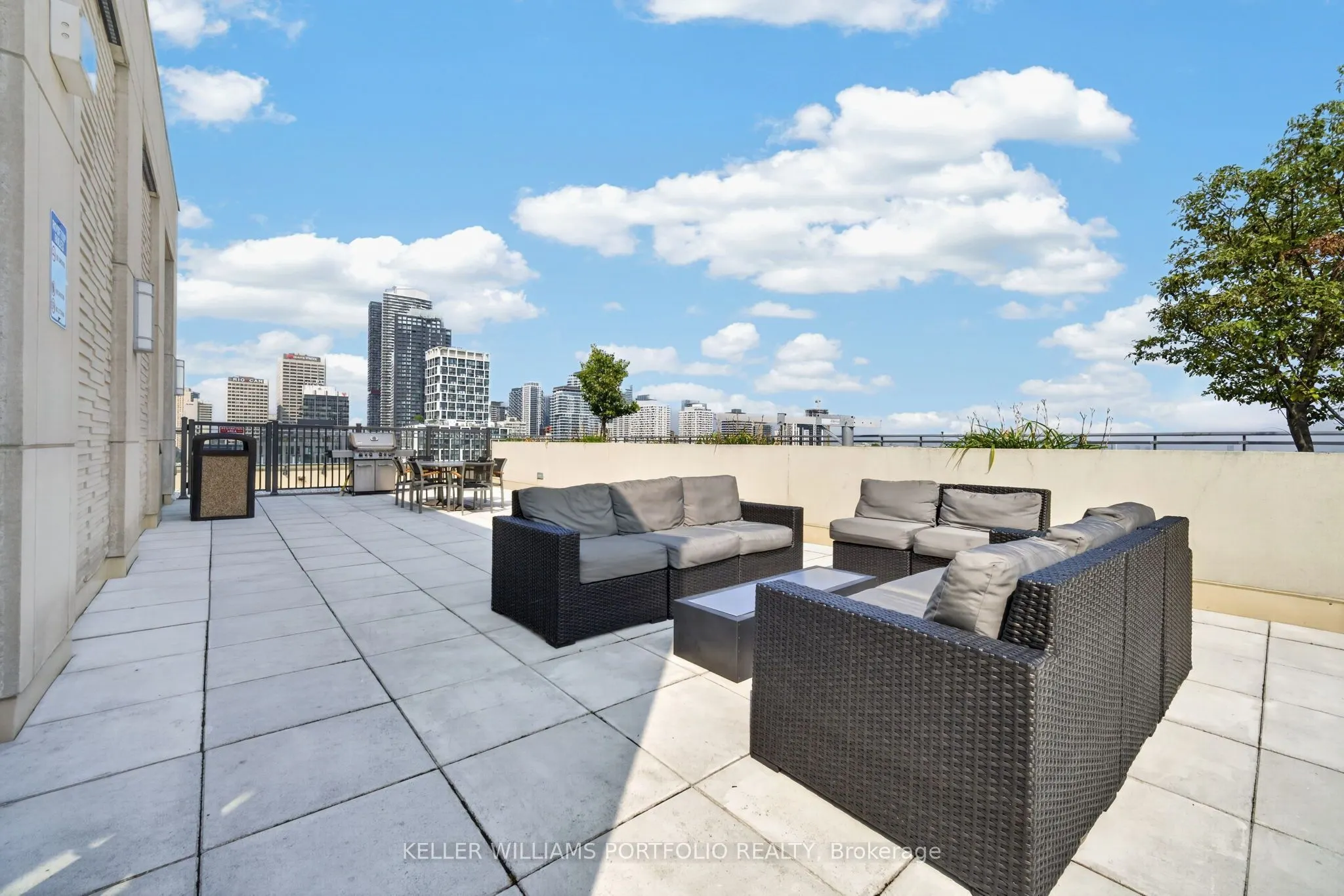 23 Glebe Road W #802