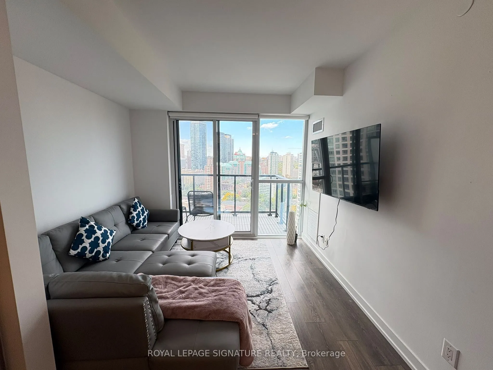 159 Wellesley Street #2210