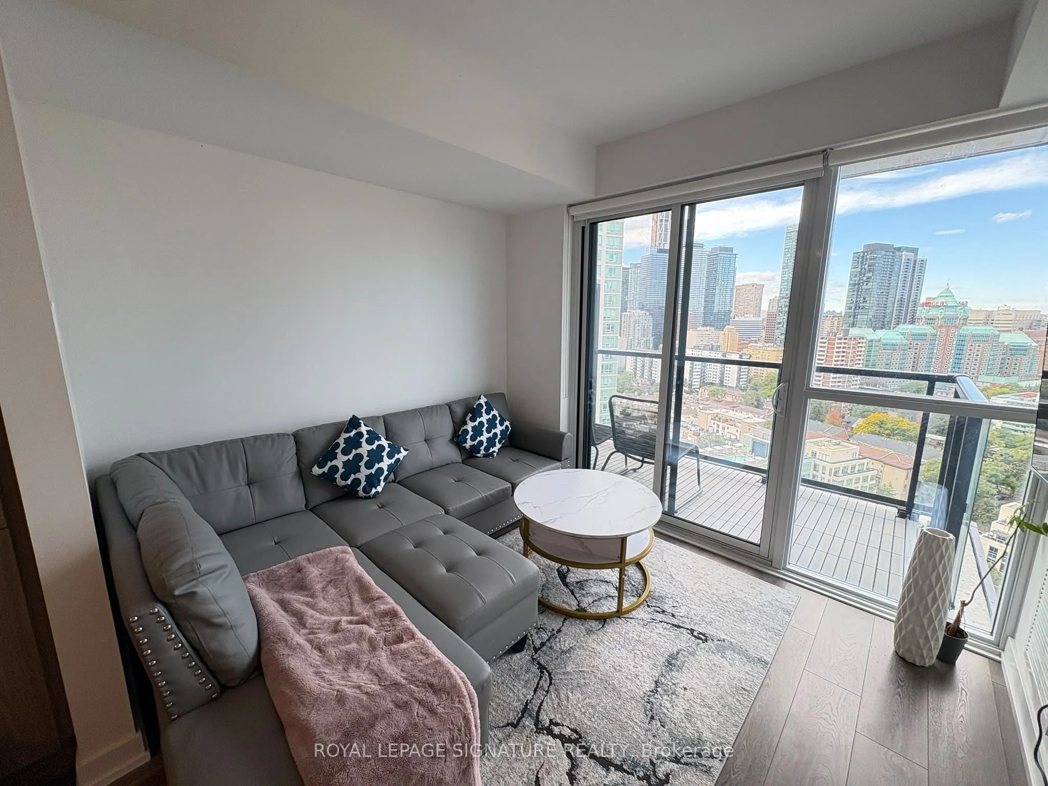 159 Wellesley Street #2210