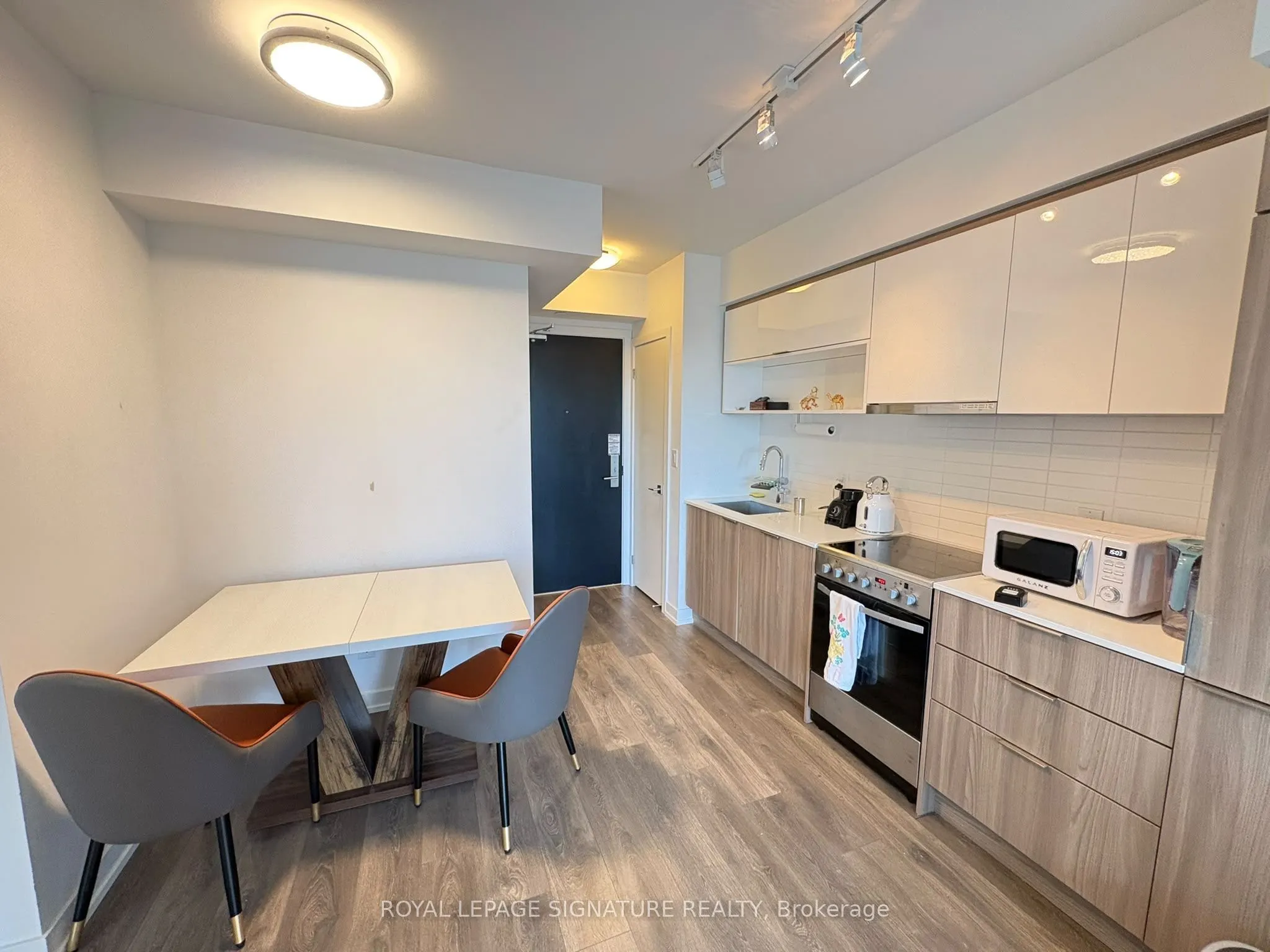 159 Wellesley Street #2210