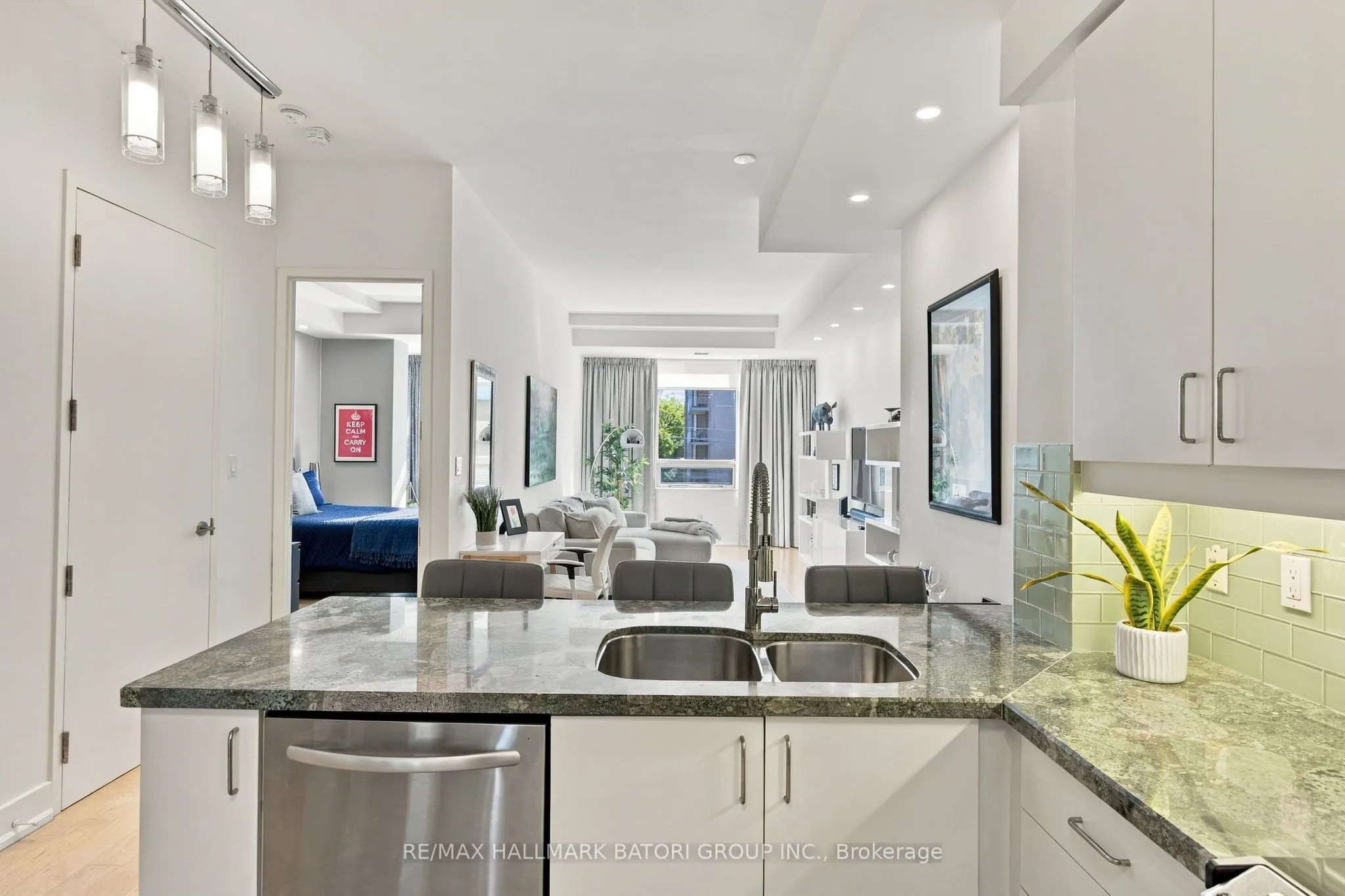 562 Eglinton Avenue E #301