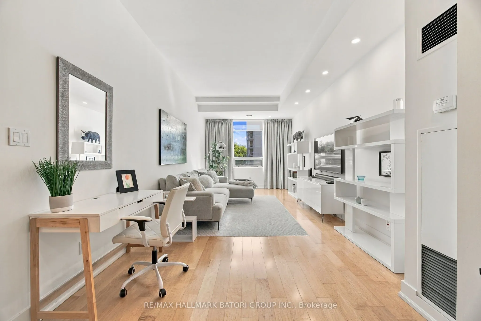 562 Eglinton Avenue E #301