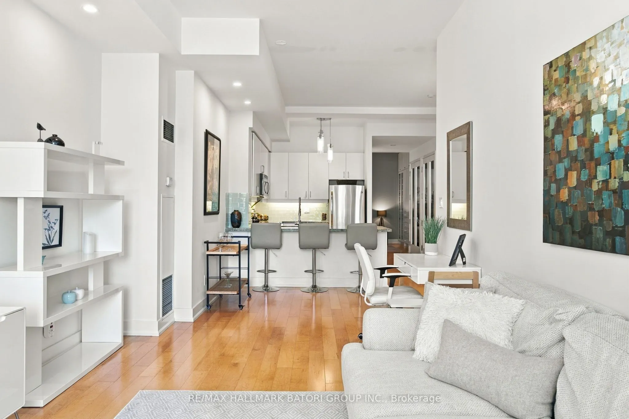 562 Eglinton Avenue E #301
