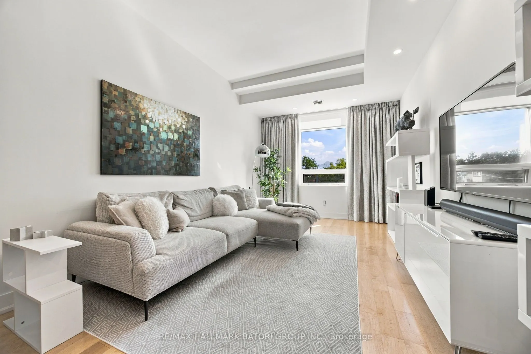 562 Eglinton Avenue E #301