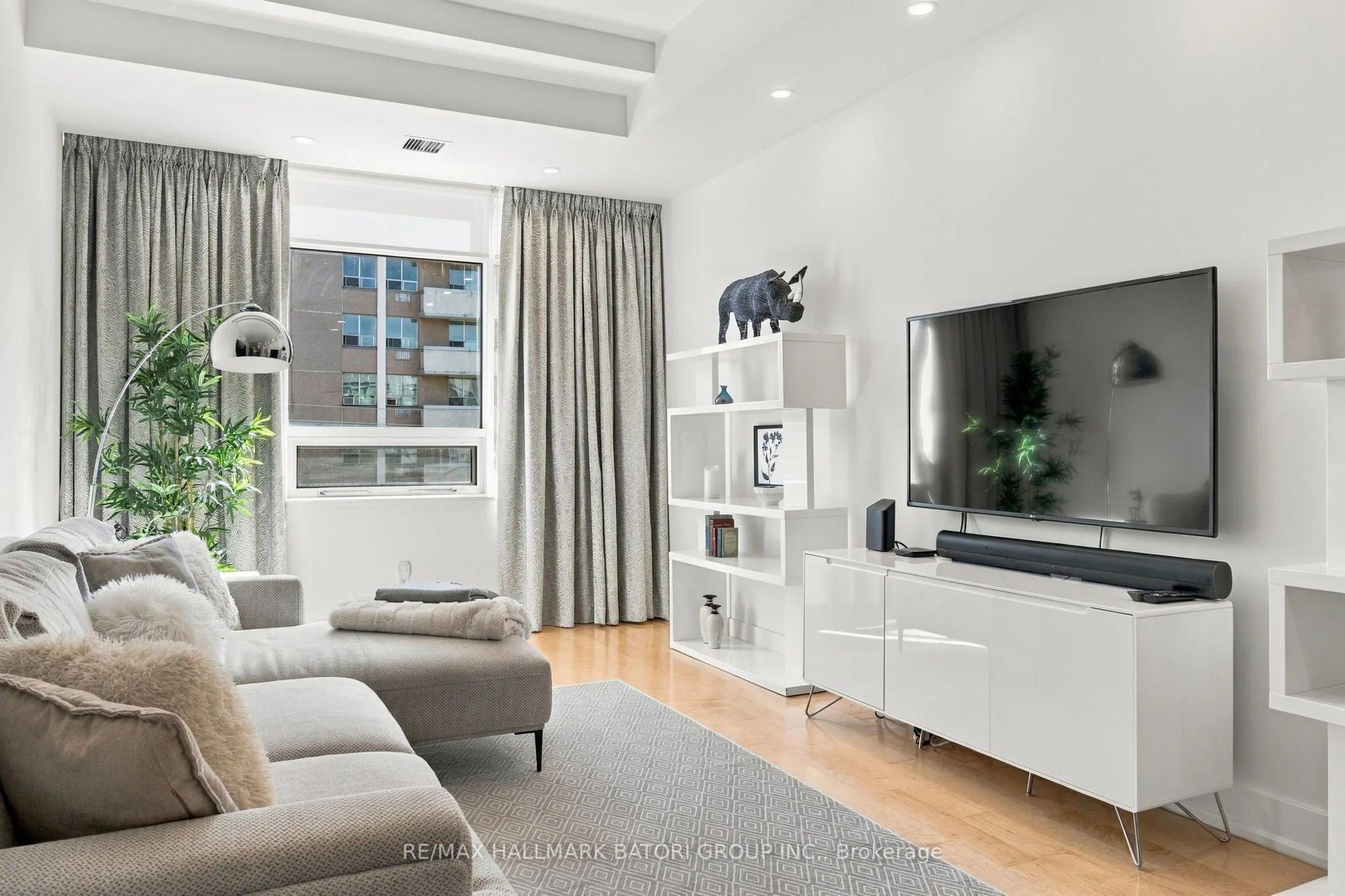 562 Eglinton Avenue E #301