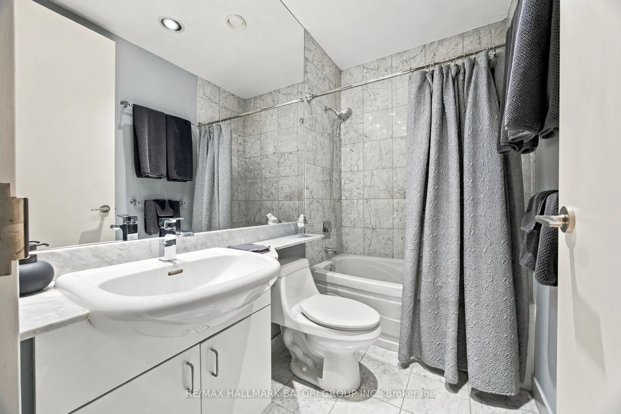 562 Eglinton Avenue E #301